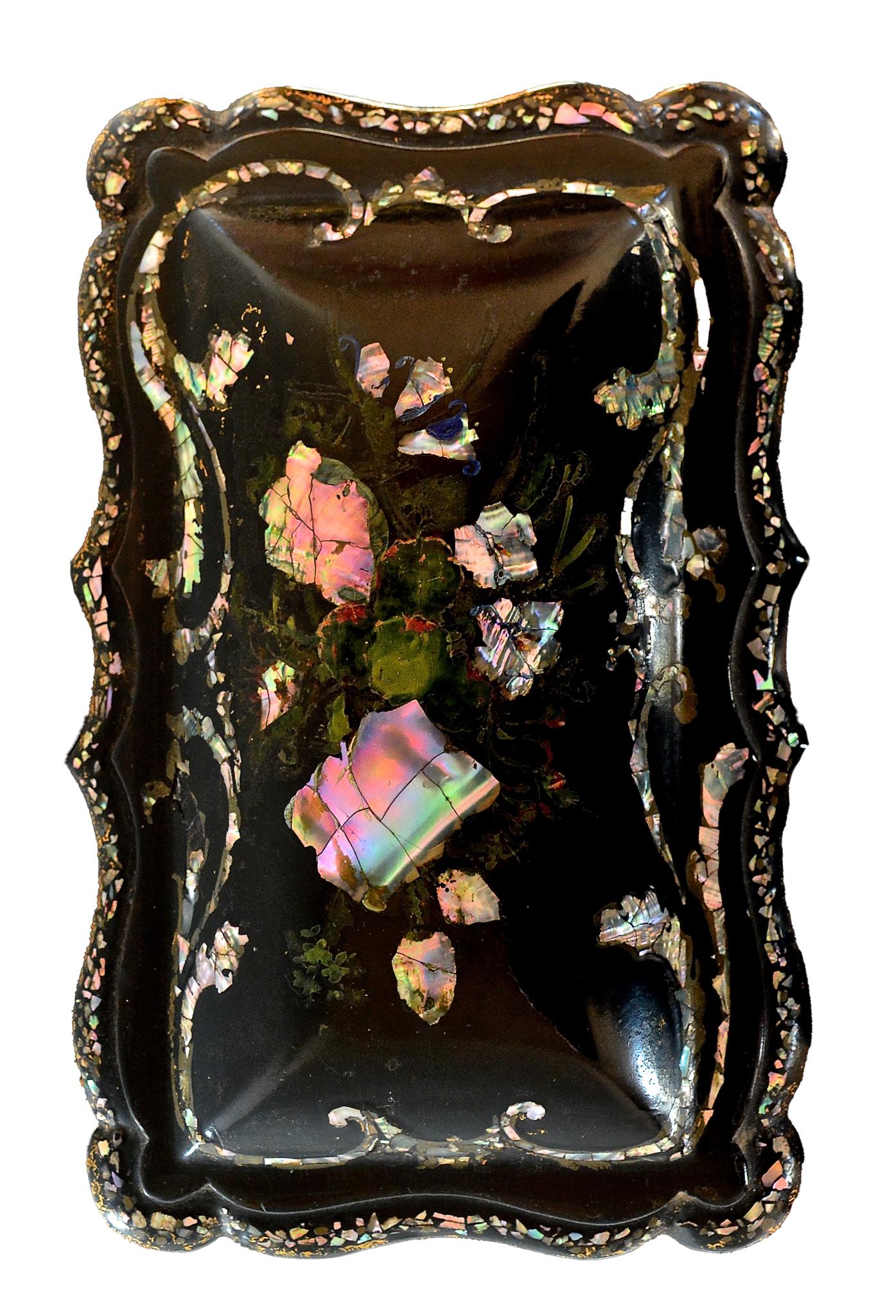 19th Century English Victorian Papier Mache Inlay & Gold Leaf Box For Sale 6
