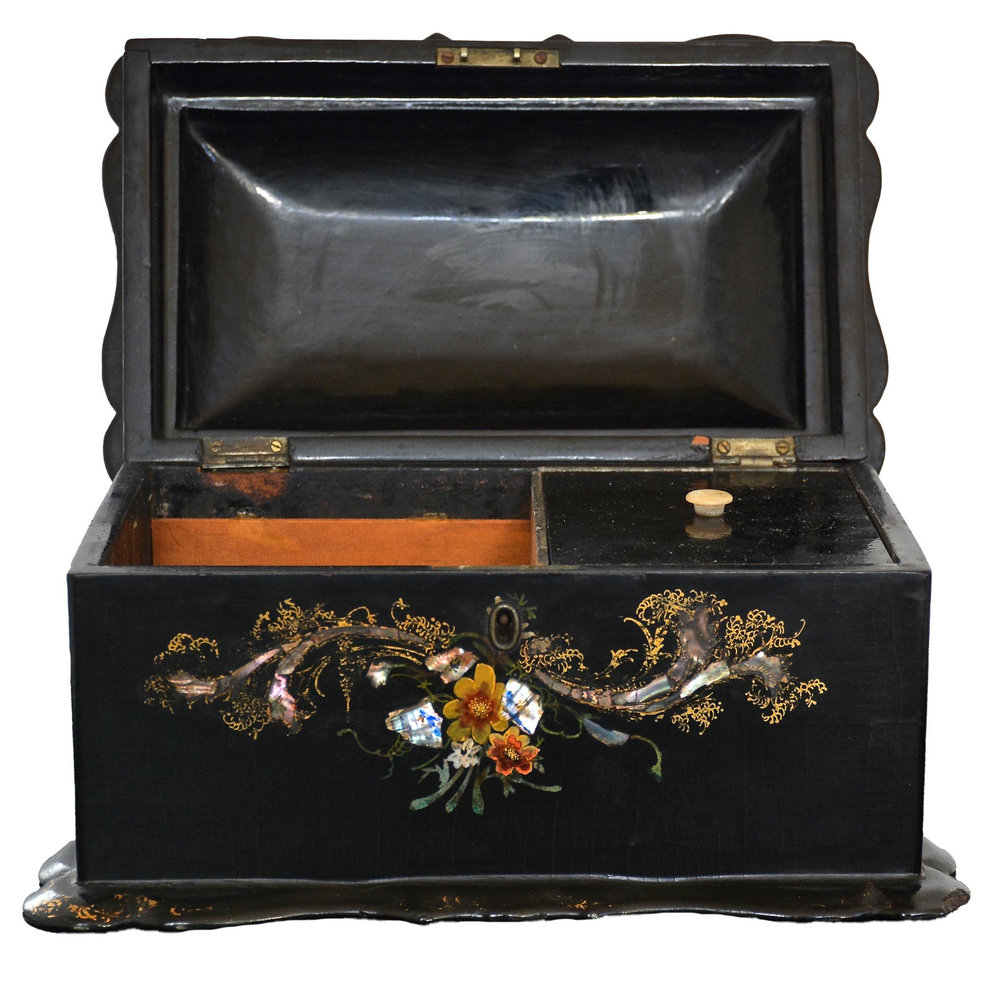 19th Century English Victorian Papier Mache Inlay & Gold Leaf Box For Sale 8
