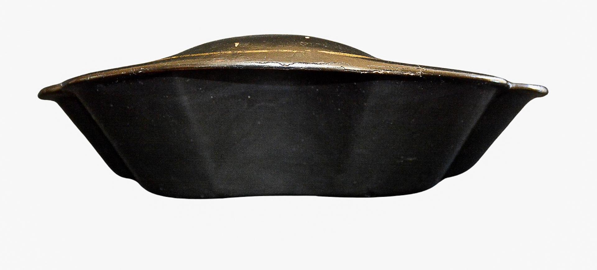 Plumero Victoriano Inglés del Siglo XIX con Incrustaciones de Papel Maché y Pan de Oro Hecho a mano en venta