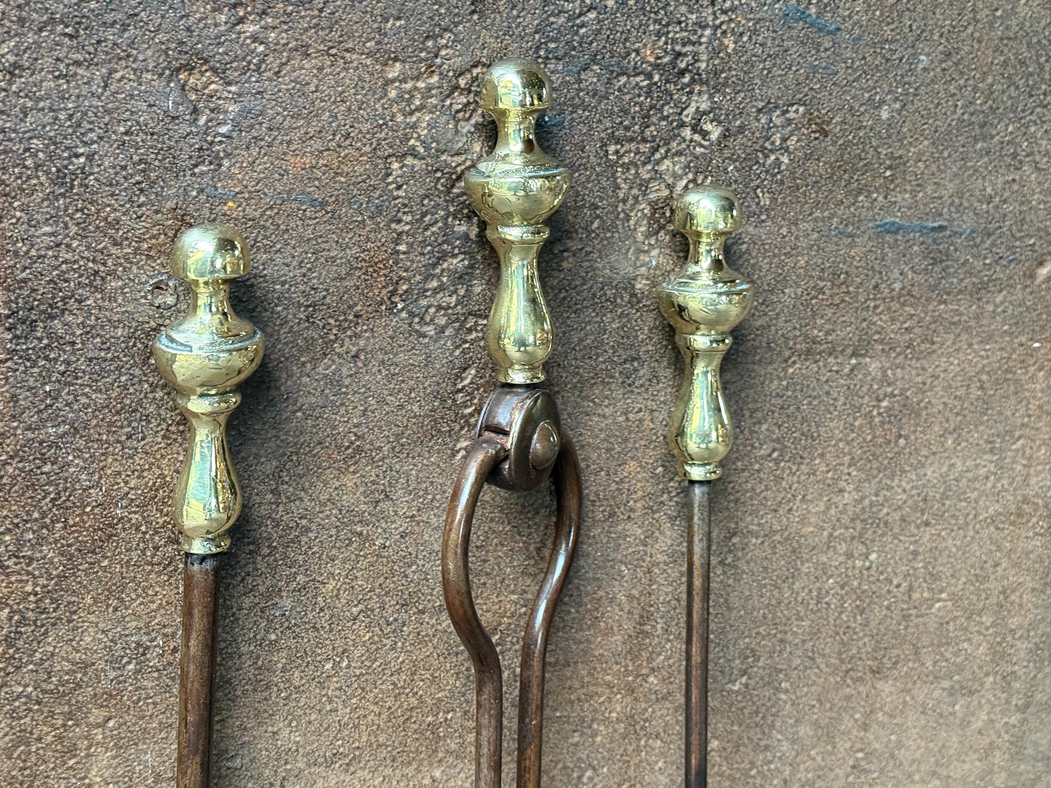 Britannico Set di attrezzi per caminetto del 19° secolo inglese di epoca vittoriana o set di accessori in vendita