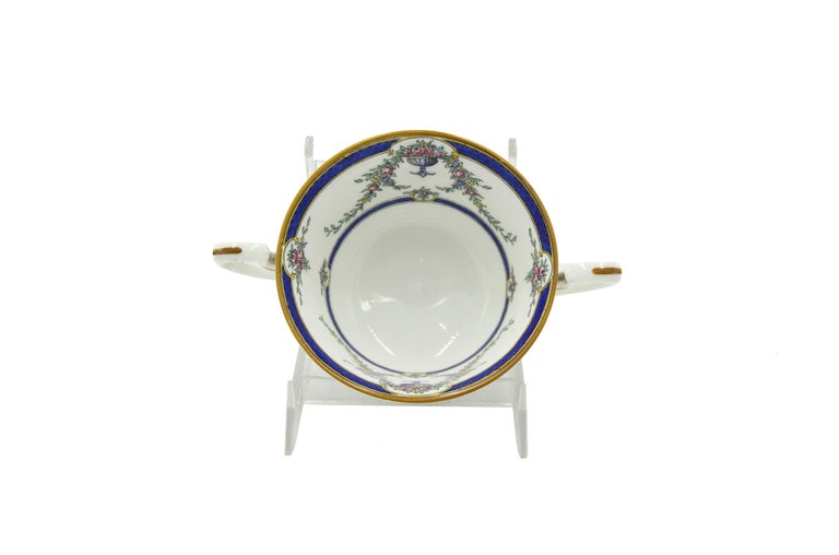 19th Century English Victorian Porcelain Dinner Set In Good Condition For Sale In New York, NY