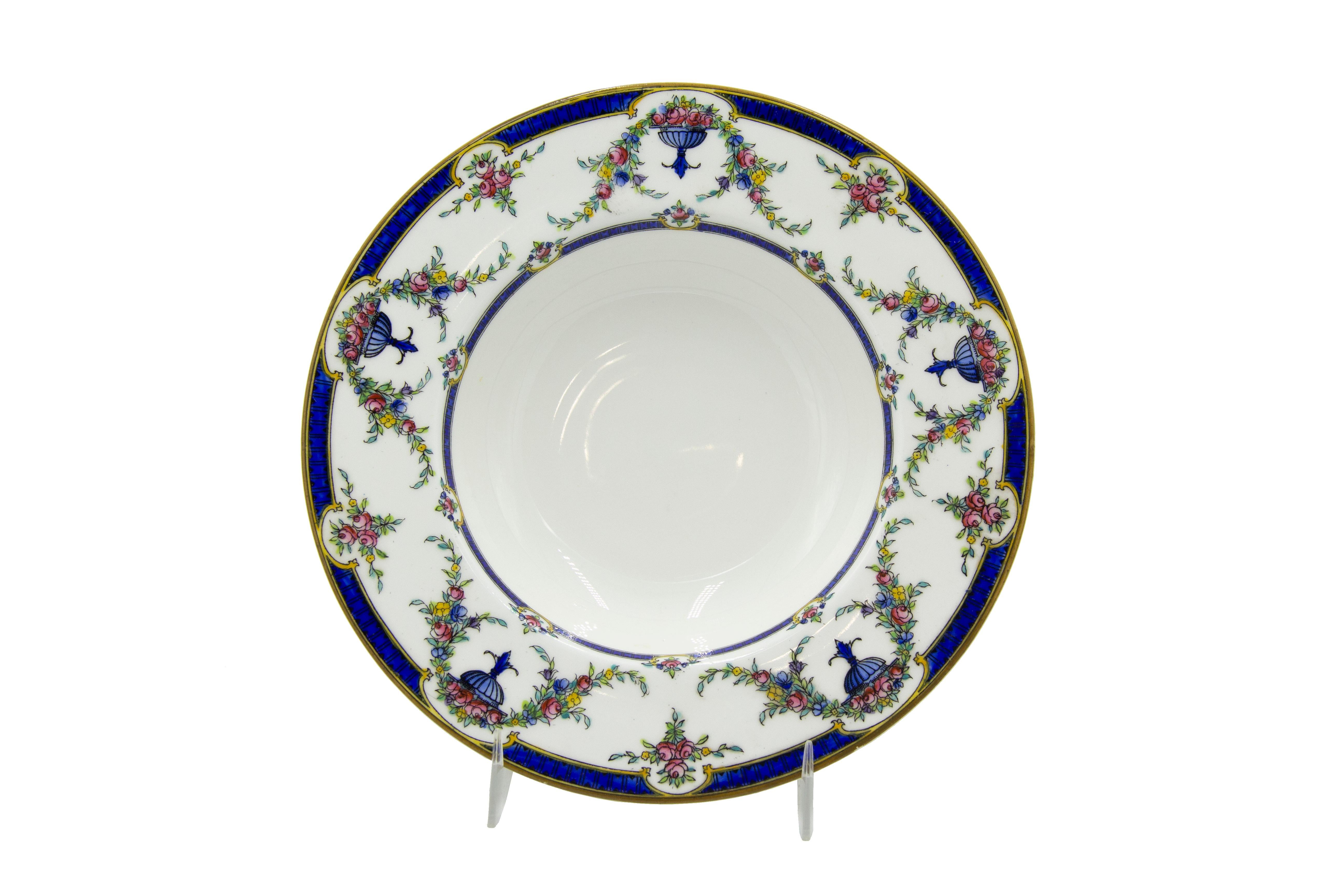 19th Century English Victorian Porcelain Dinner Set For Sale 1
