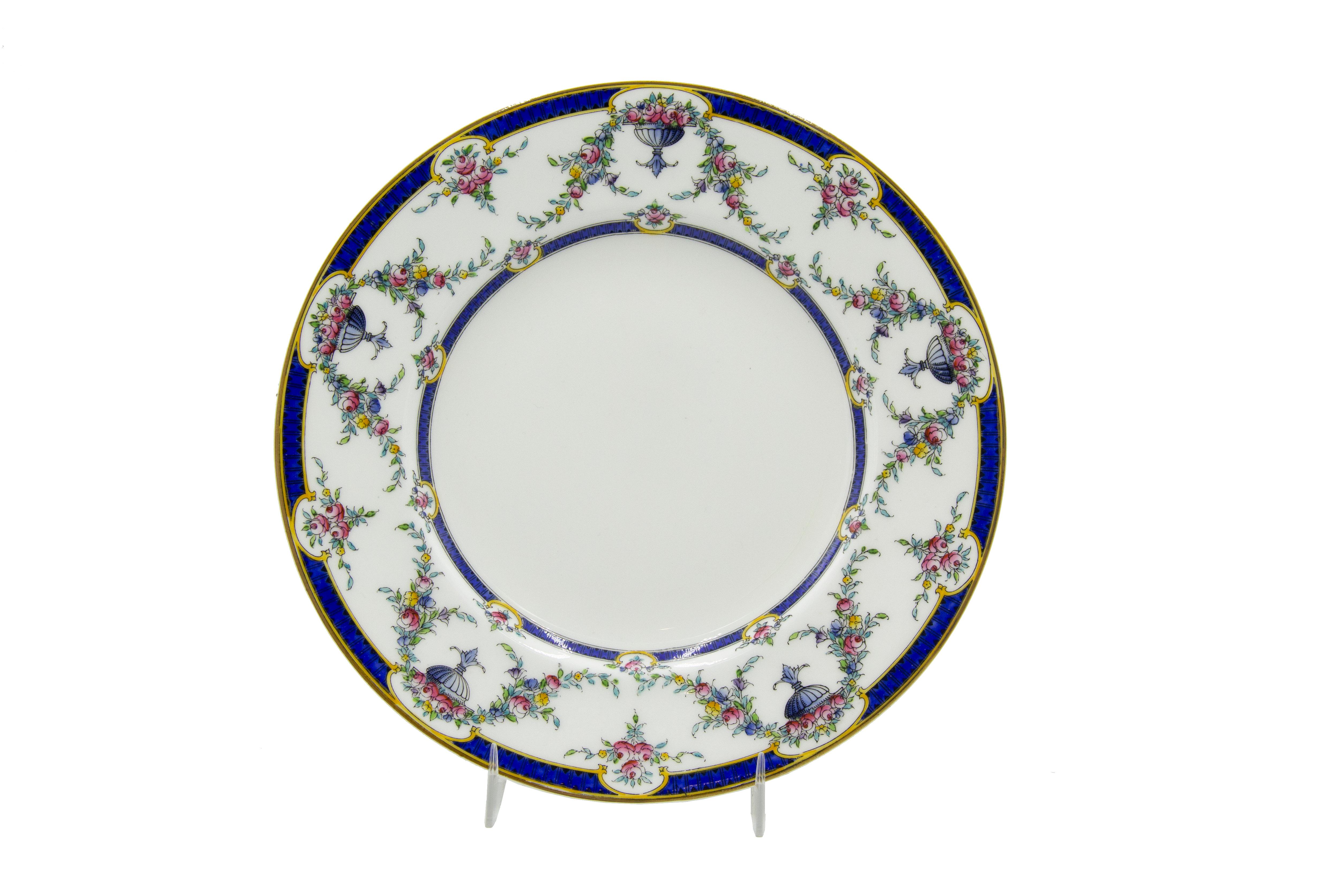 19th Century English Victorian Porcelain Dinner Set For Sale 2