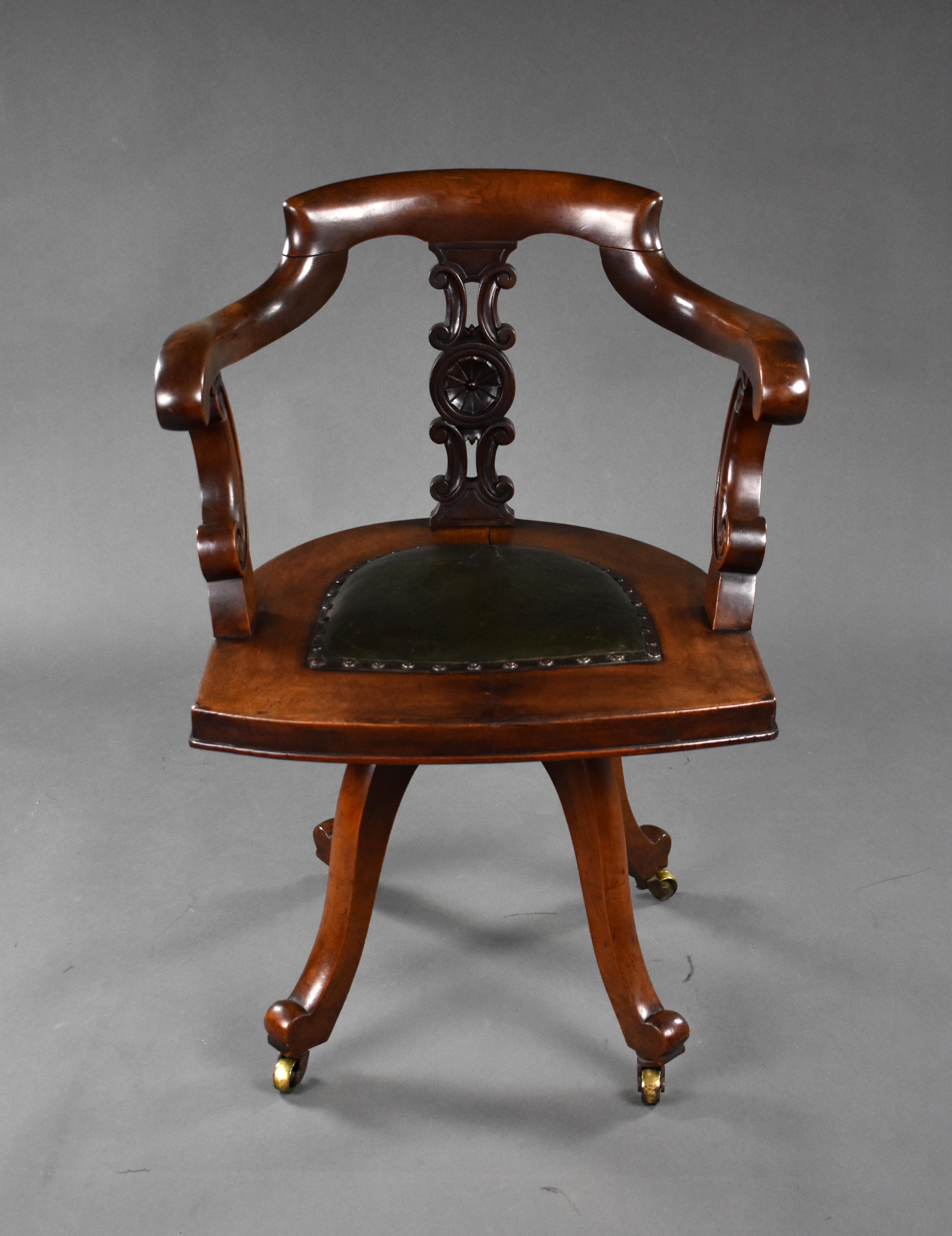 19th Century English Victorian Red Walnut Swivel Desk Chair In Good Condition In Chelmsford, Essex