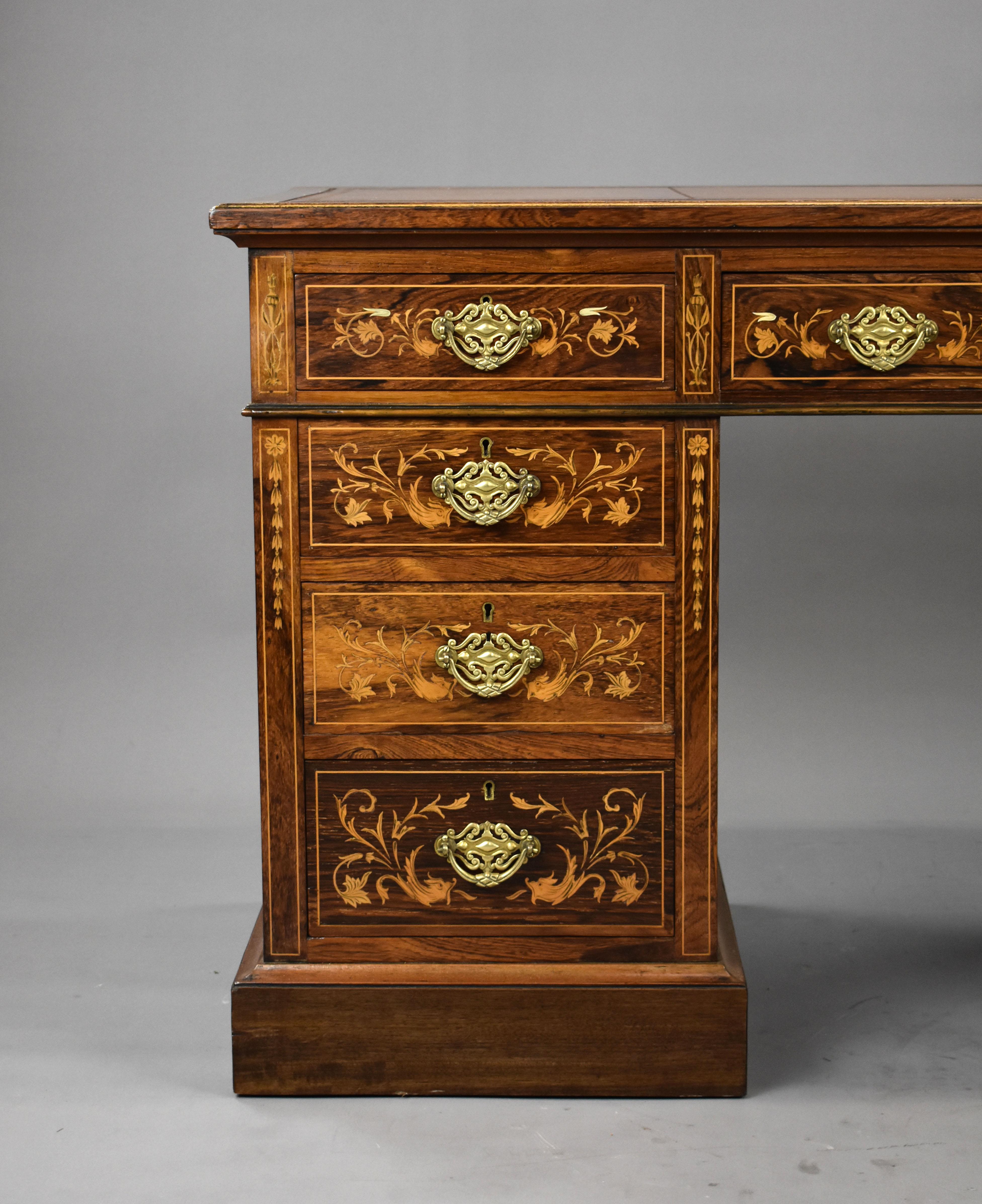 Victorien Table à écrire victorienne anglaise du 19ème siècle en bois de rose et marqueterie en vente