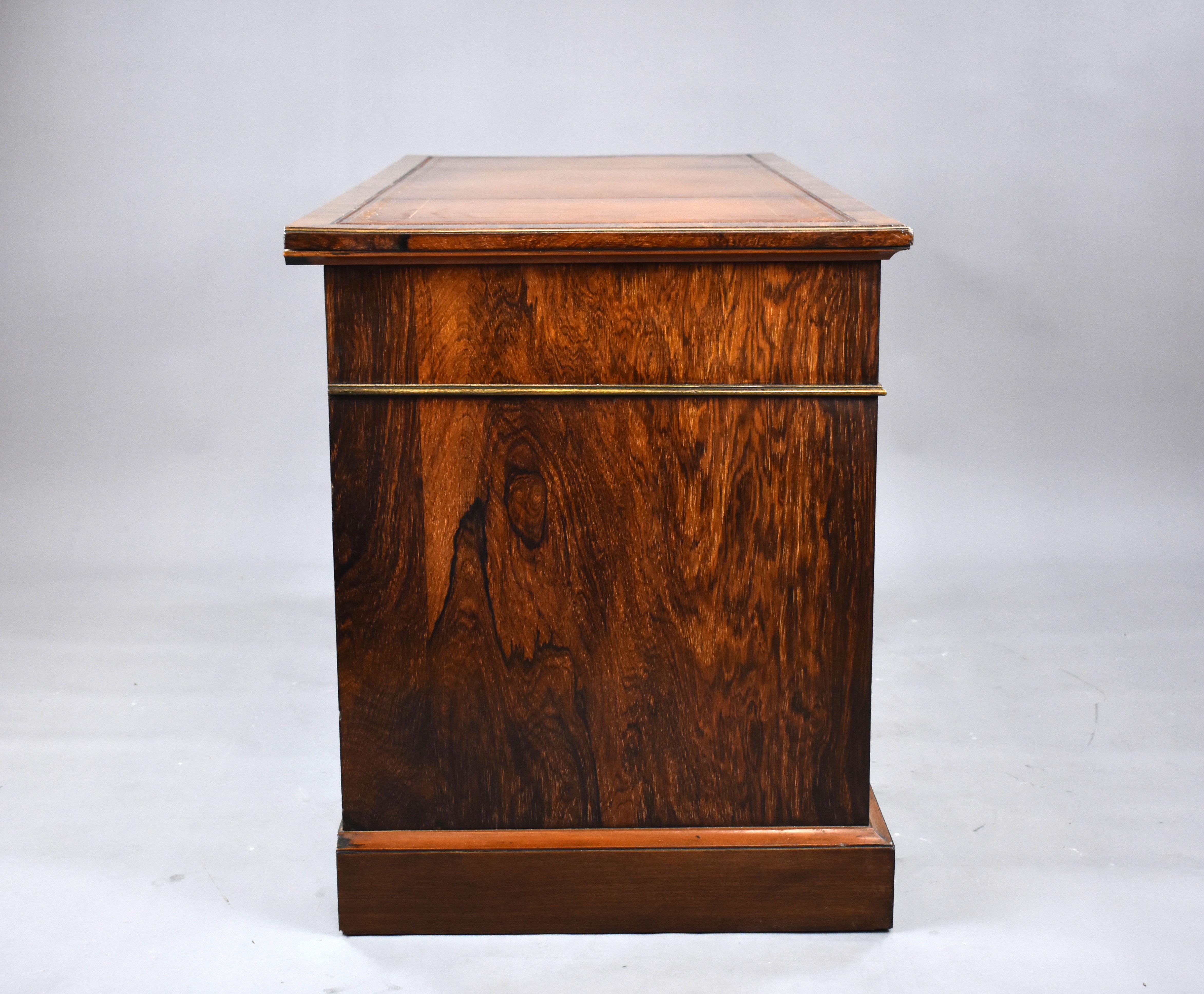Englischer viktorianischer Schreibtisch aus Palisanderholz mit Intarsien aus dem 19. Jahrhundert im Angebot 1