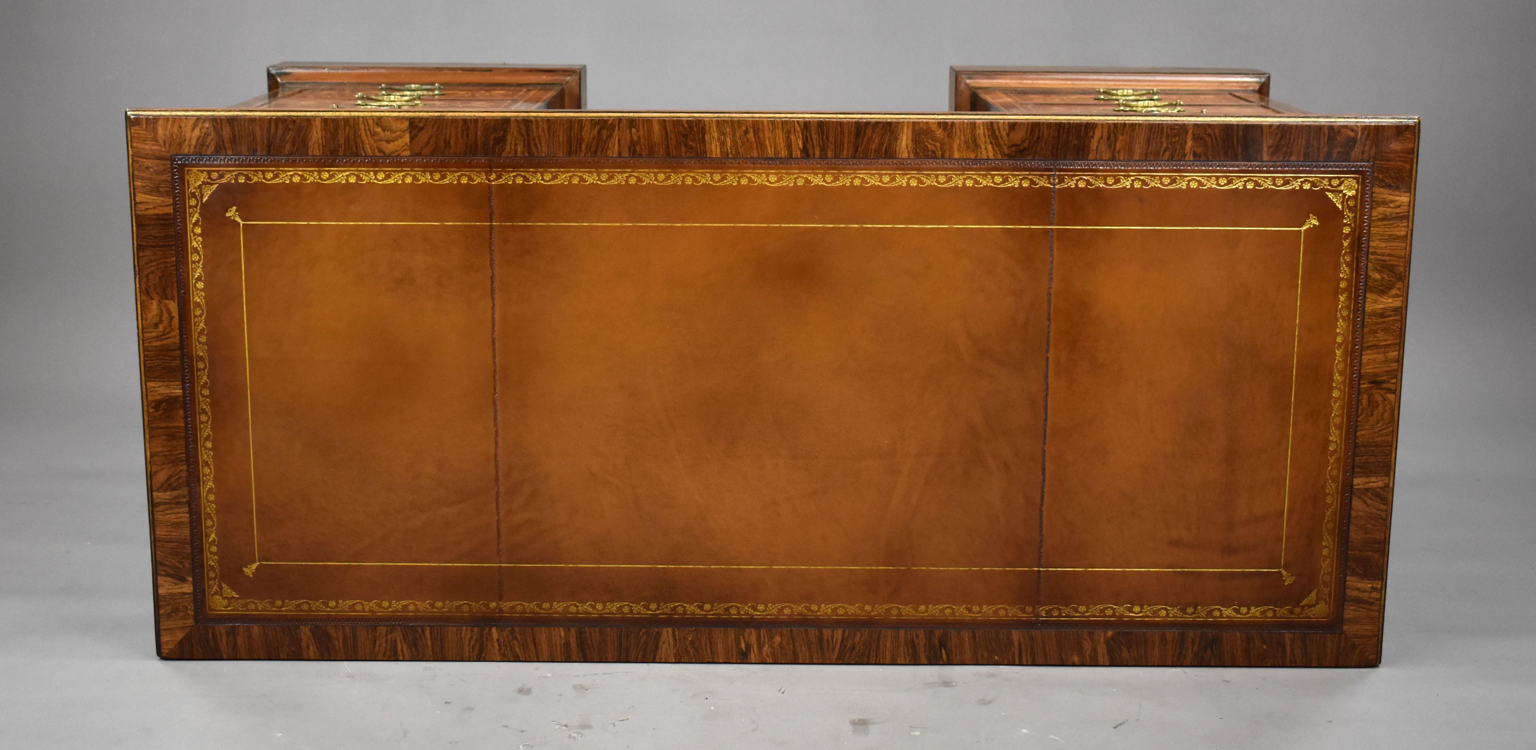 Englischer viktorianischer Schreibtisch aus Palisanderholz mit Intarsien aus dem 19. Jahrhundert im Angebot 3