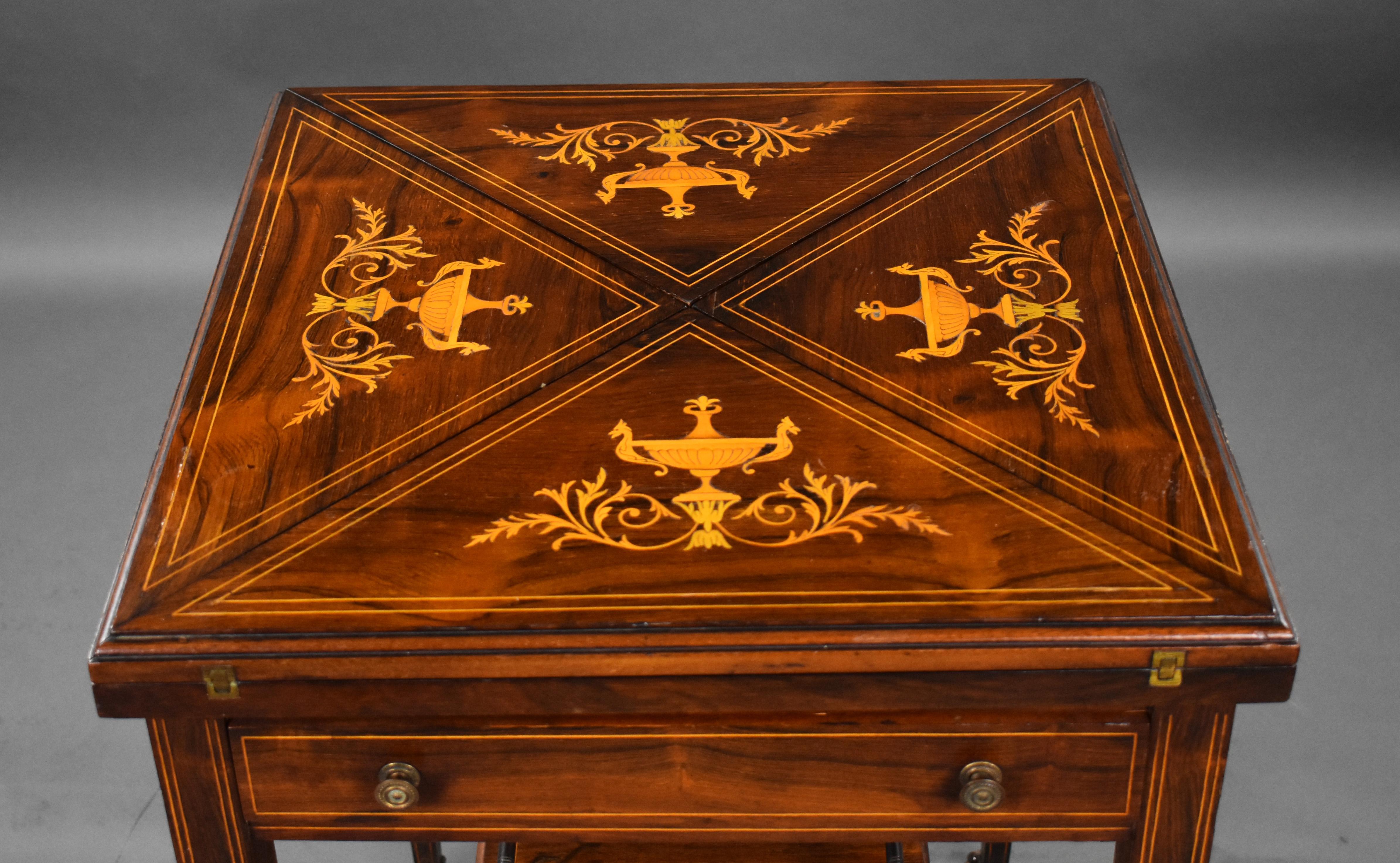 Englischer viktorianischer Kartentisch aus Rosenholz mit Intarsien aus dem 19. Jahrhundert im Angebot 11