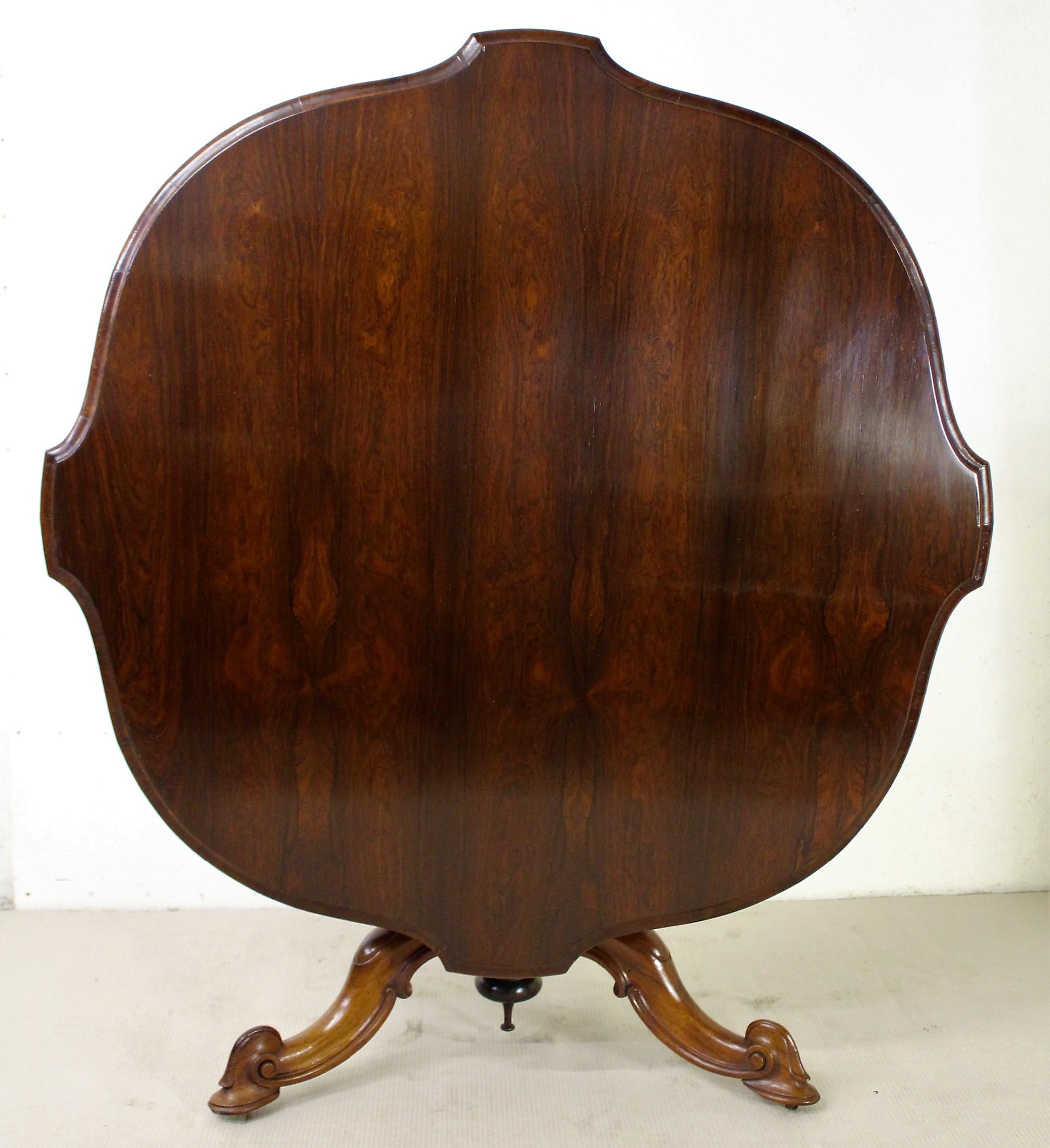 19th Century English Victorian Rosewood Loo Table In Good Condition In Poling, West Sussex