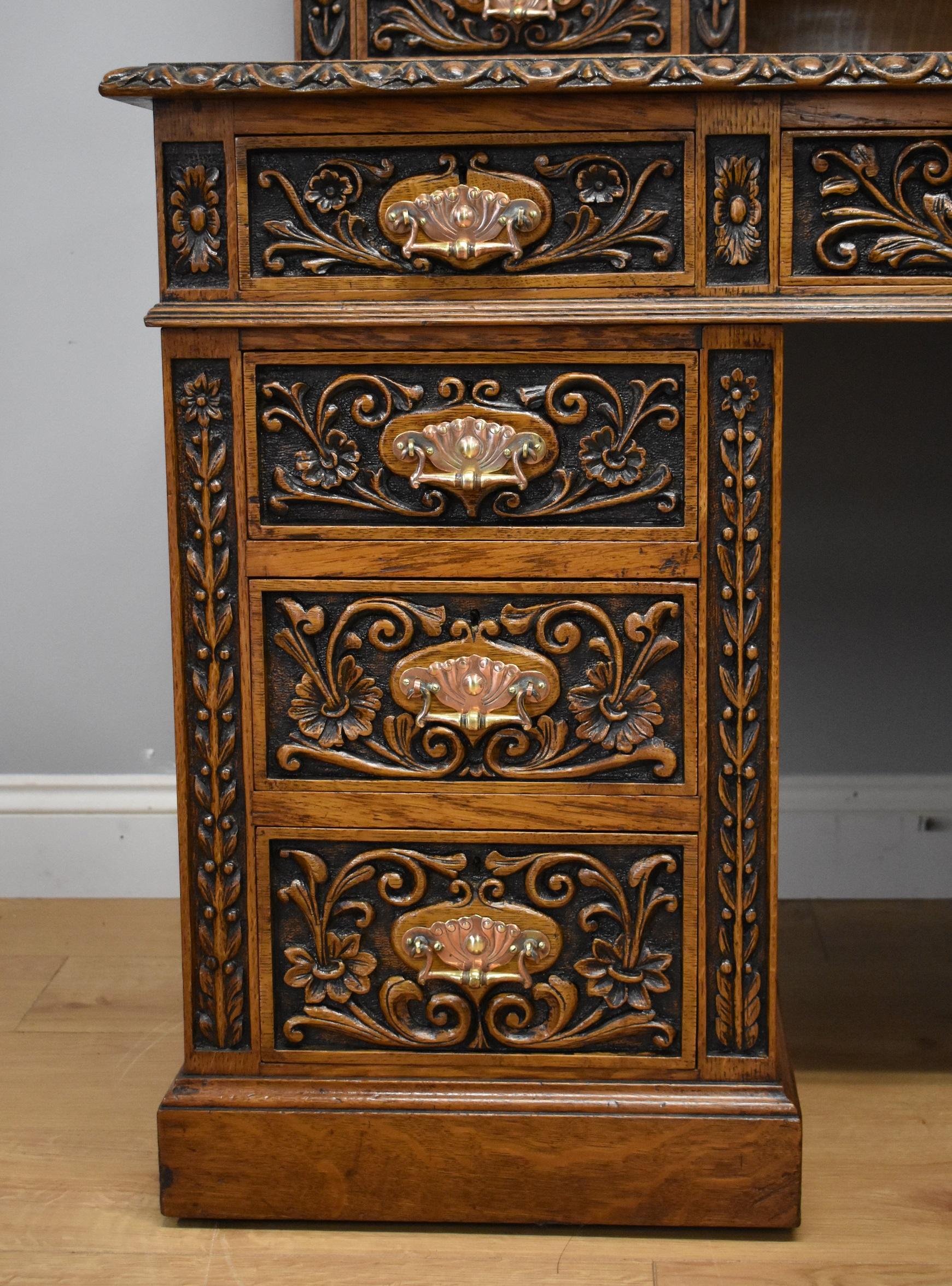 19th Century English Victorian Solid Carved Oak Pedestal Desk In Excellent Condition In Chelmsford, Essex