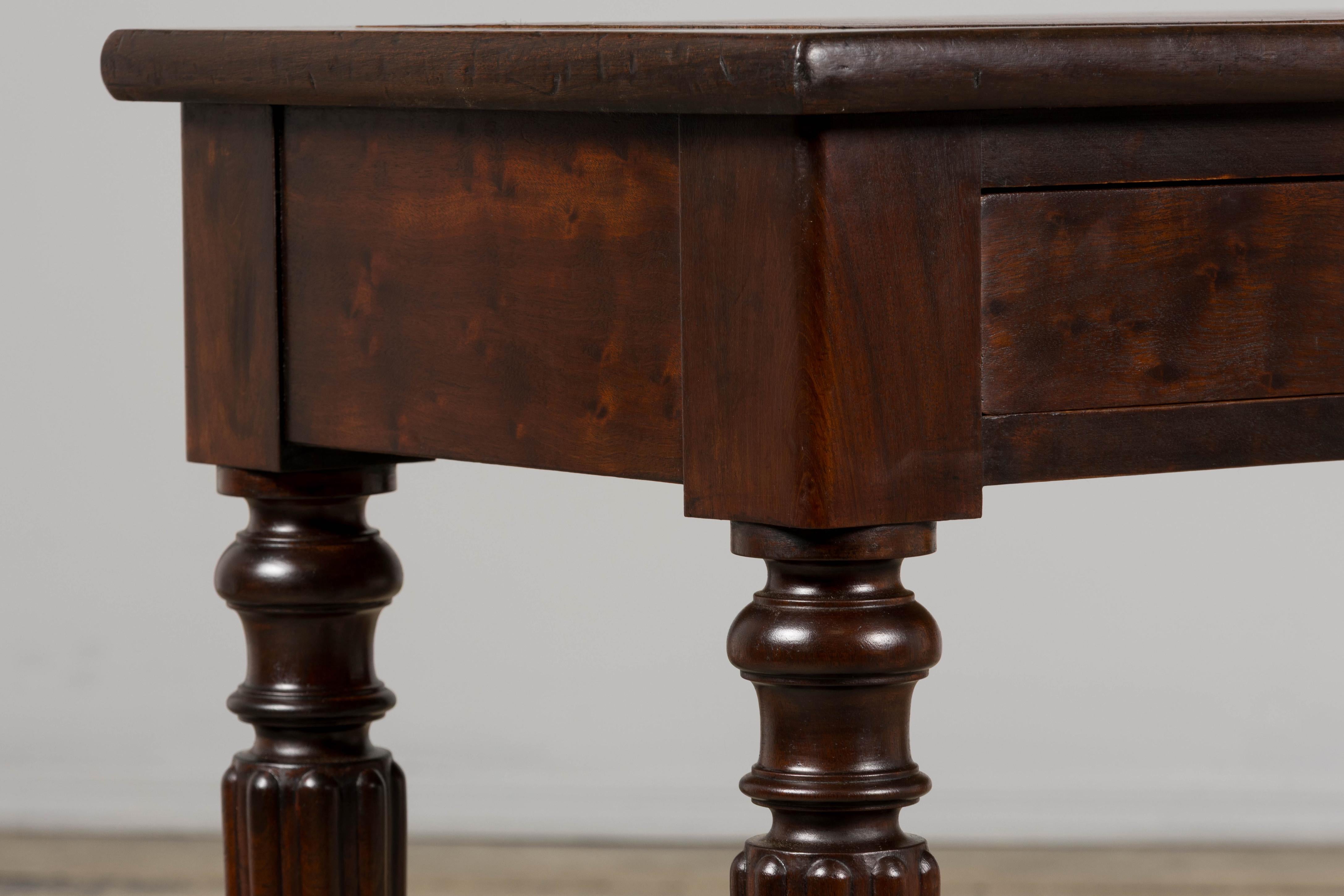 Consola de caoba de estilo victoriano inglés del siglo XIX con tapa de cuero en venta 1