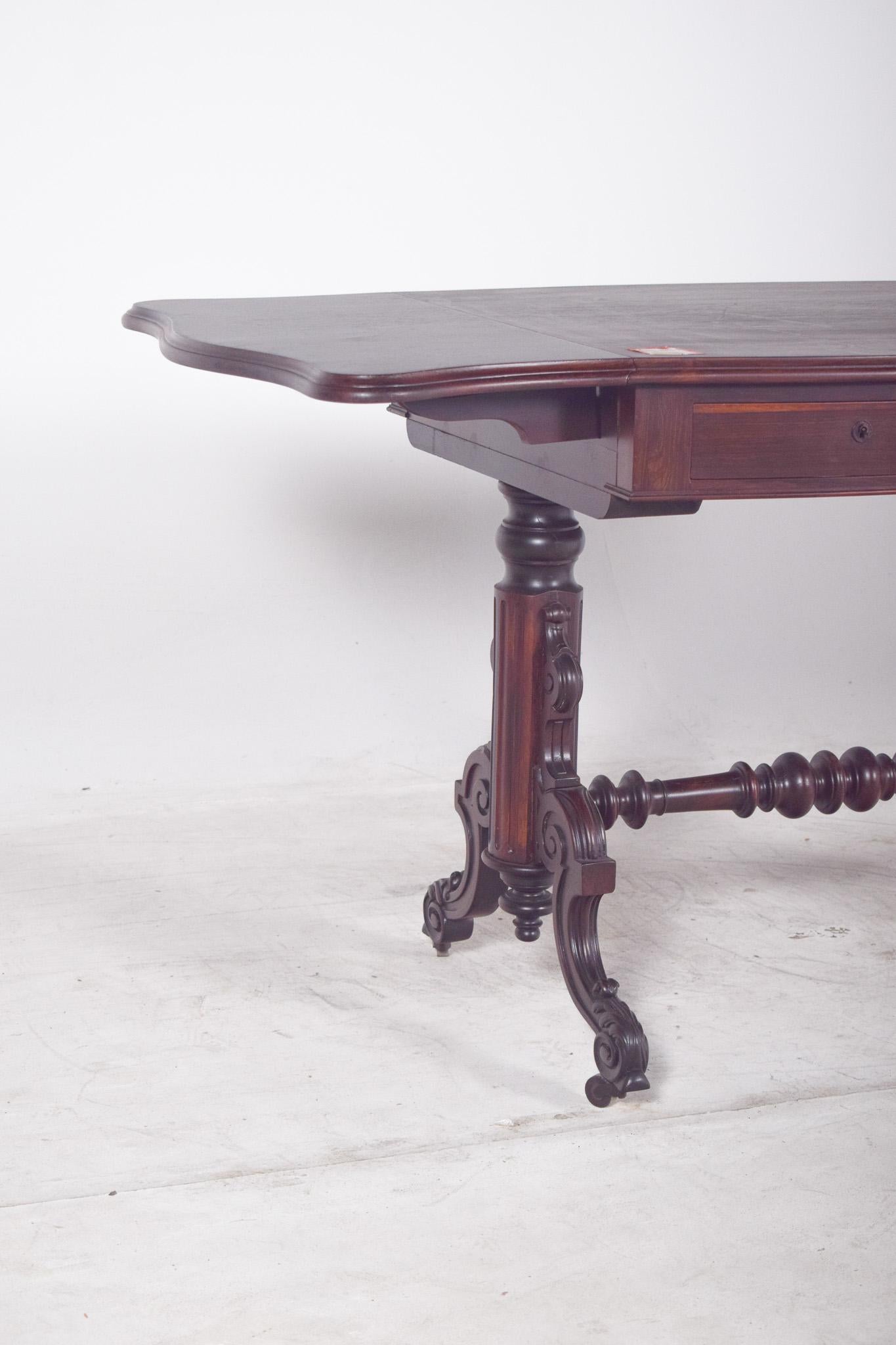 19th Century English Victorian Table in Rosewood For Sale 8