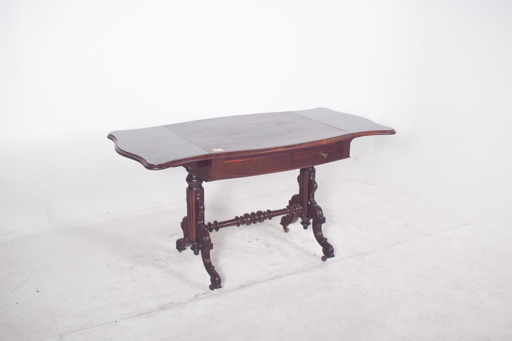 19th Century English Victorian Table in Rosewood For Sale 9