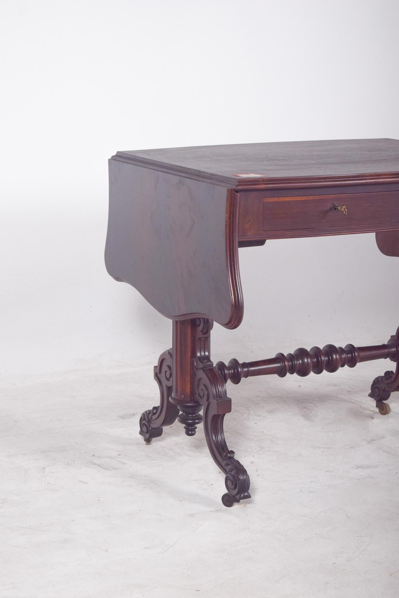 19th Century English Victorian Table in Rosewood In Good Condition For Sale In Lisboa, Lisboa