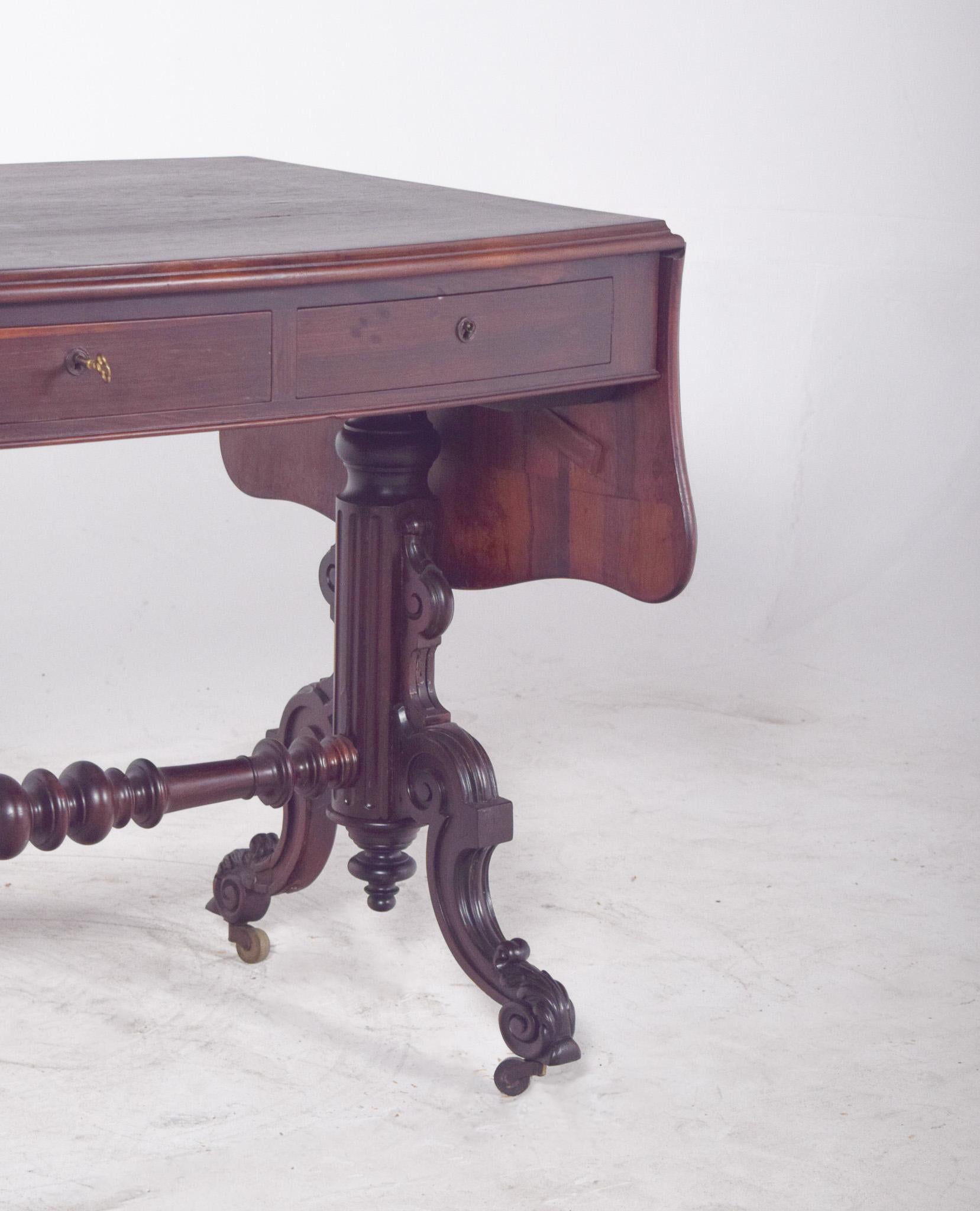 19th Century English Victorian Table in Rosewood For Sale 1