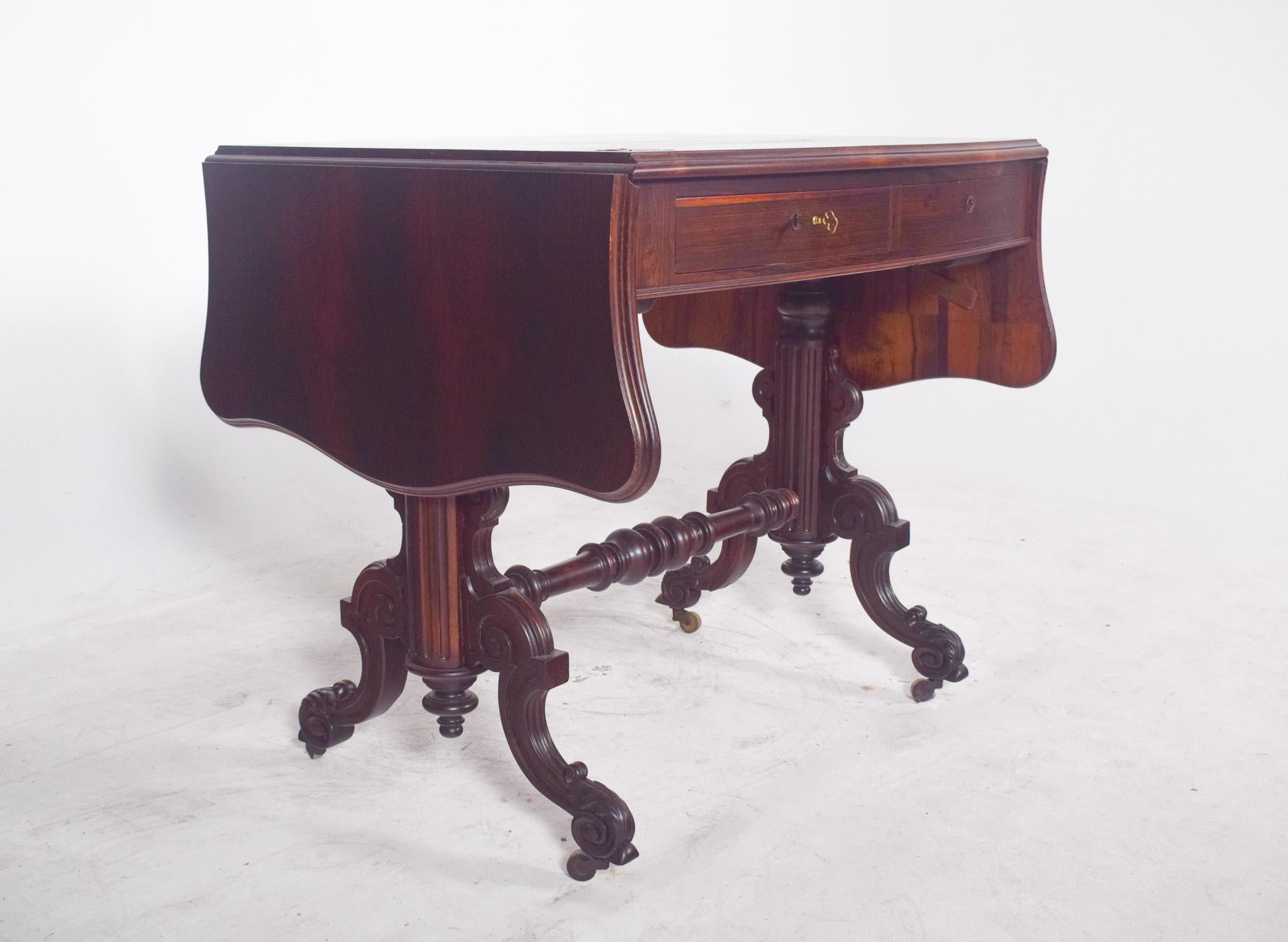19th Century English Victorian Table in Rosewood For Sale 2