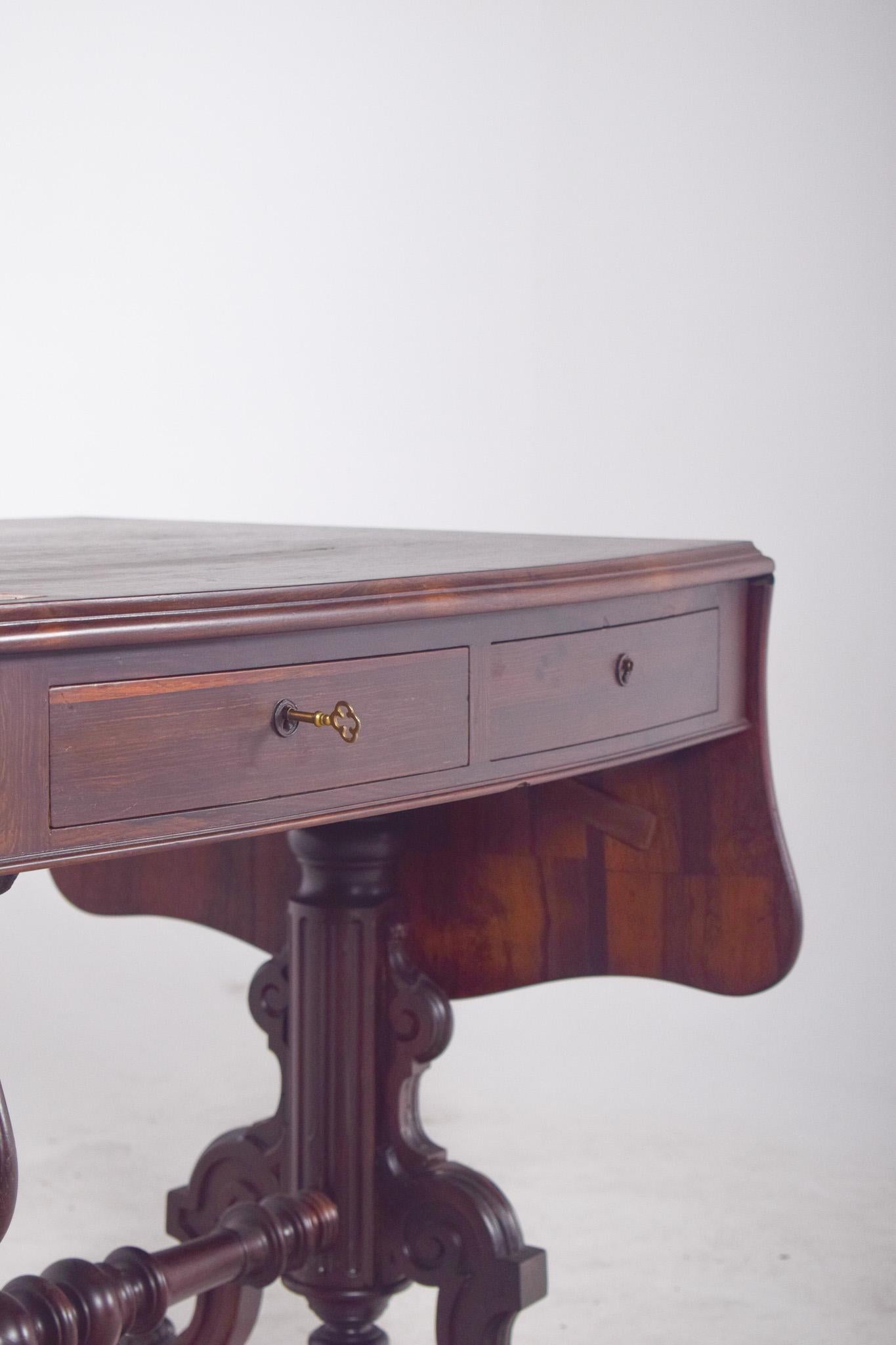 19th Century English Victorian Table in Rosewood For Sale 4