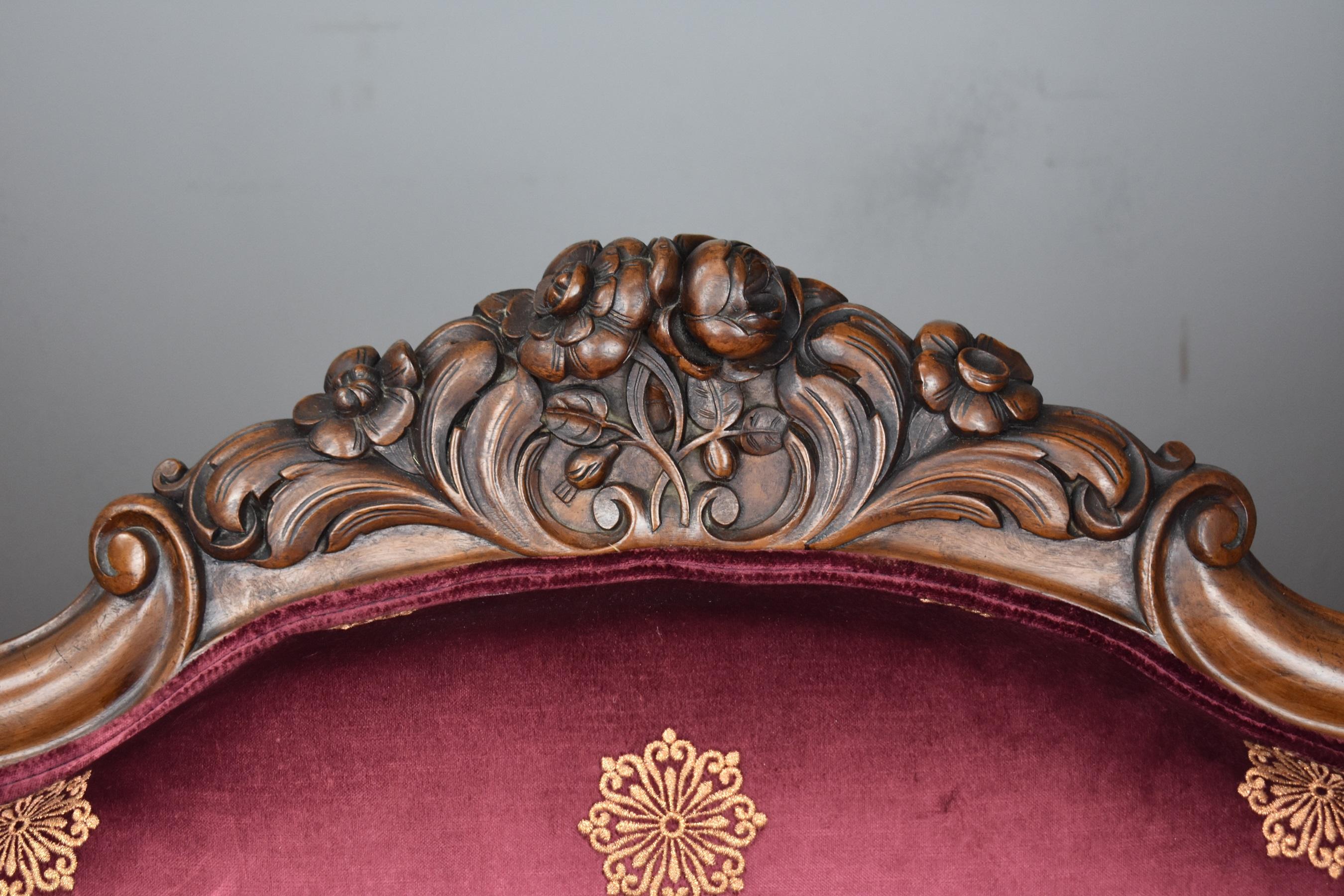 19th Century English Victorian Walnut Framed Couch 5