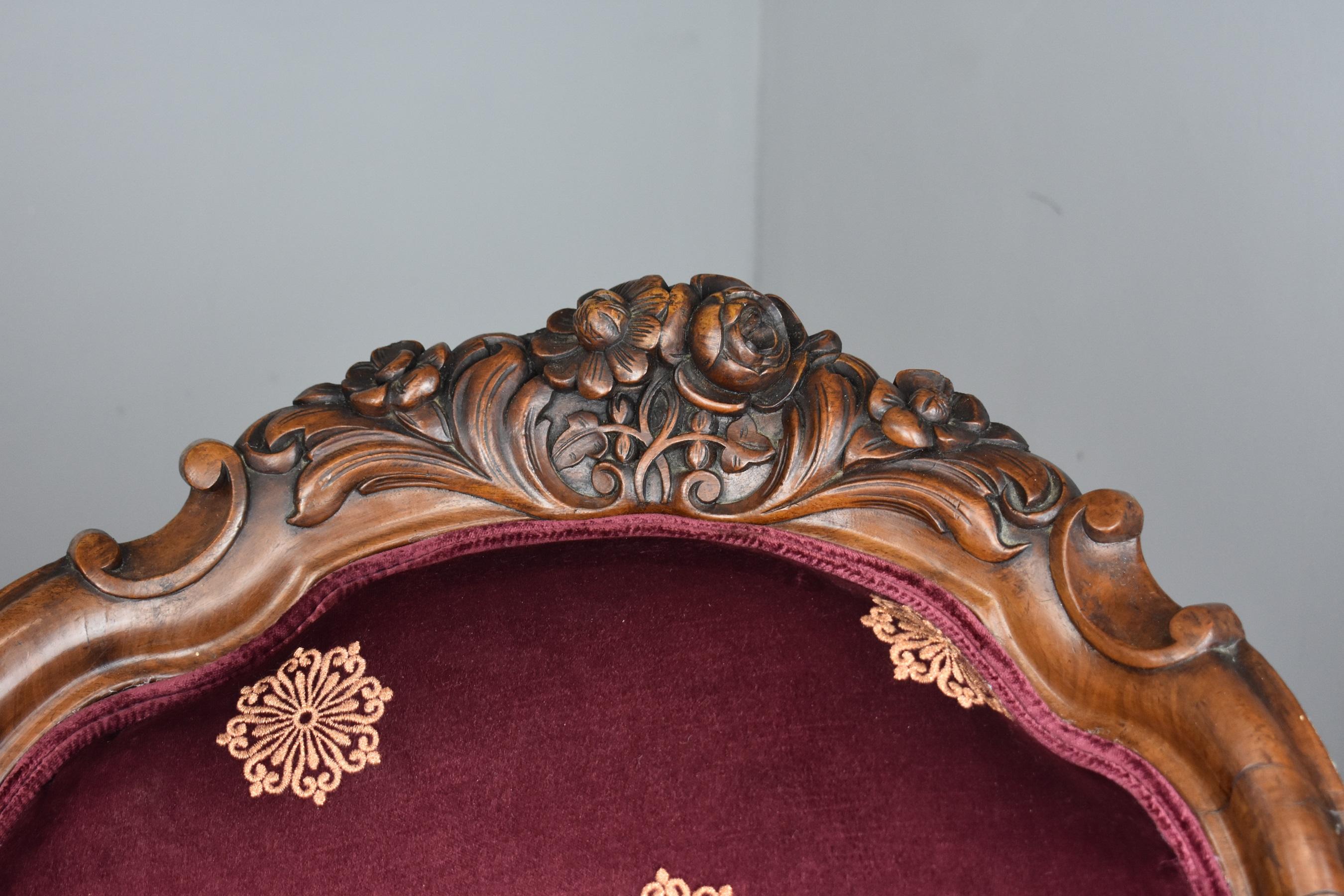 19th Century English Victorian Walnut Framed Couch 6