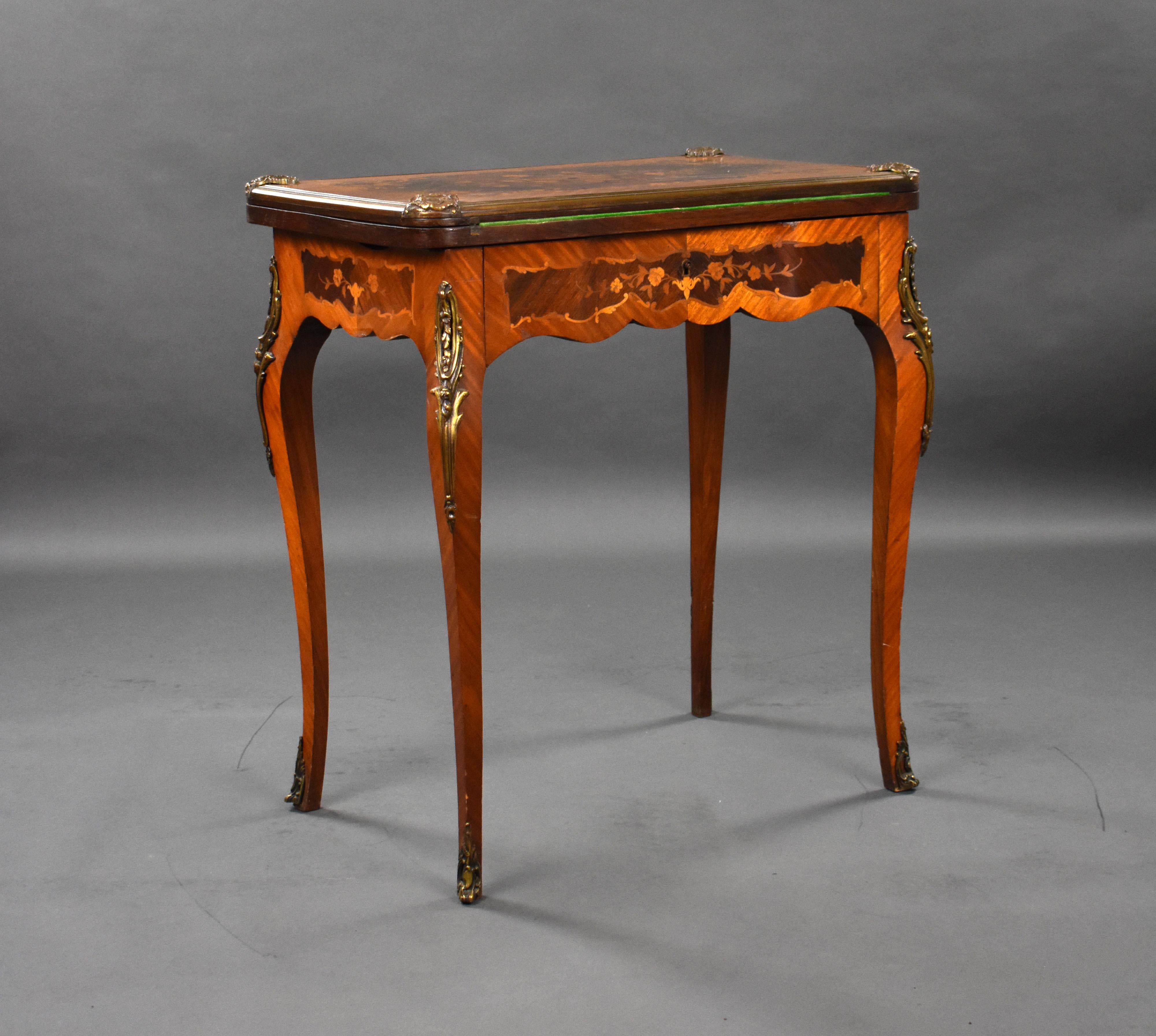 19th Century English Victorian Walnut & Marquetry Card Table & Vanity In Good Condition For Sale In Chelmsford, Essex