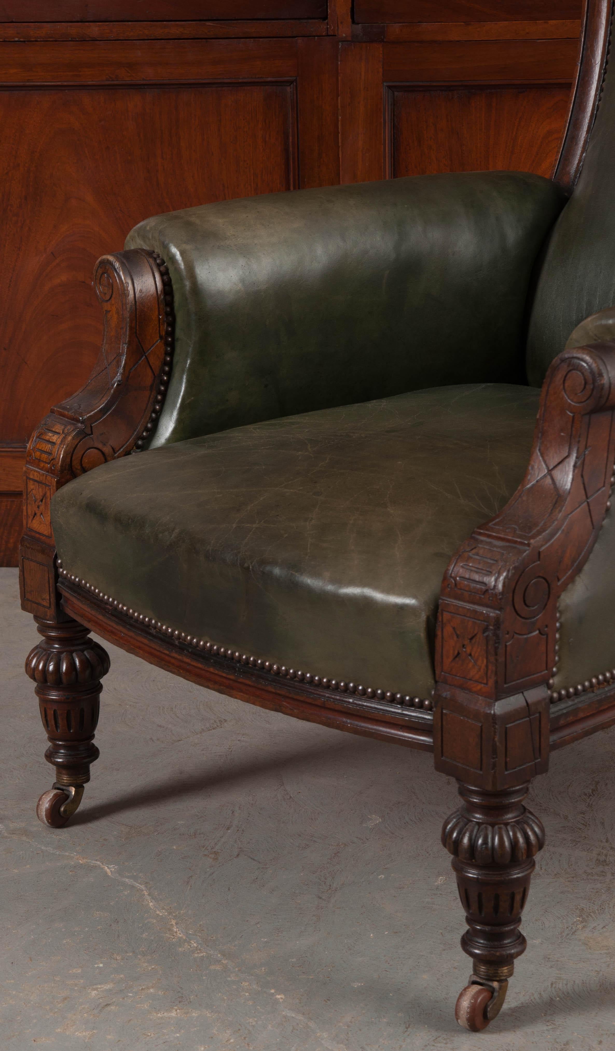 19th Century English Walnut and Leather Georgian Armchair In Good Condition In Baton Rouge, LA