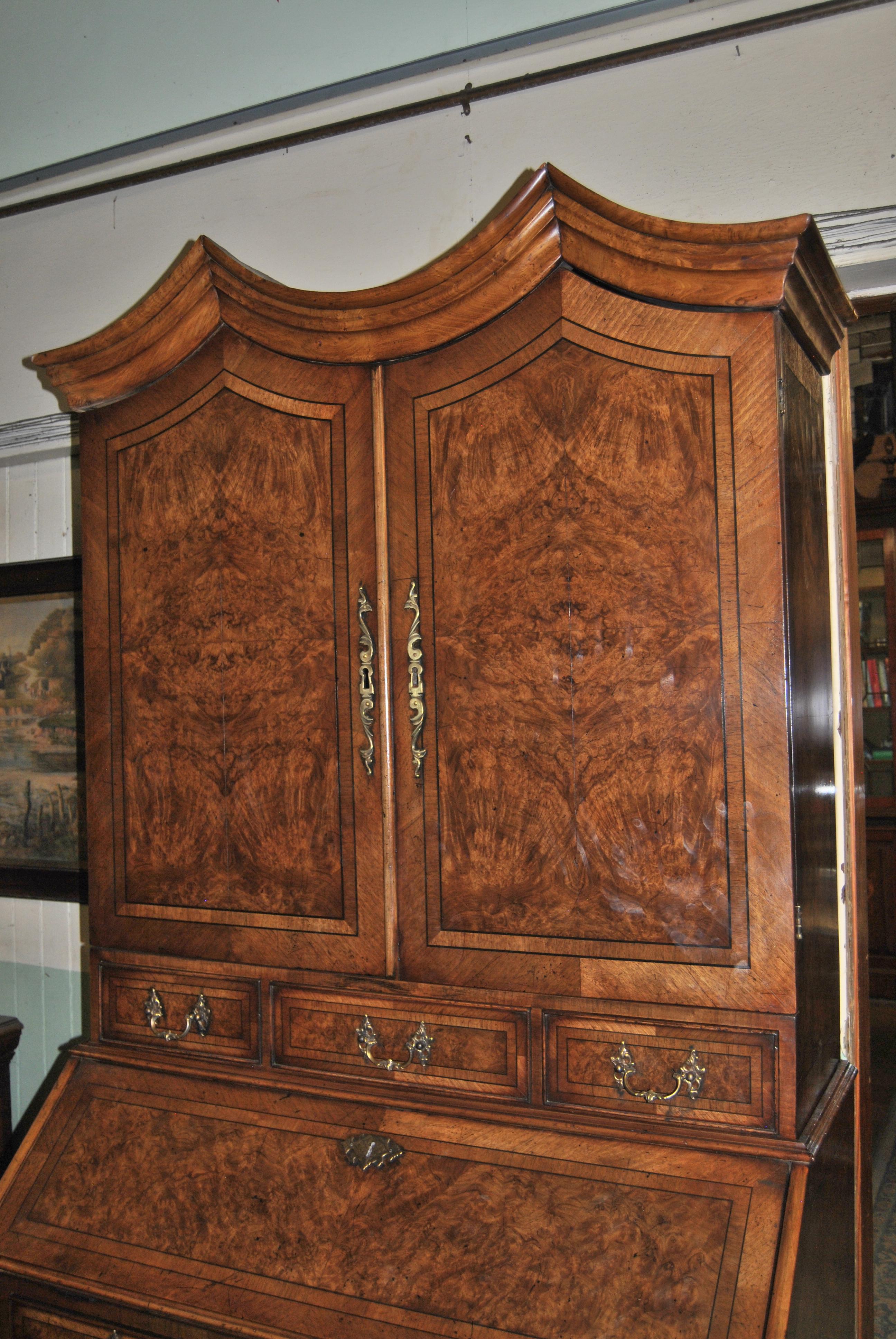 George IV 19th Century English Walnut Bookcase or Secretary For Sale