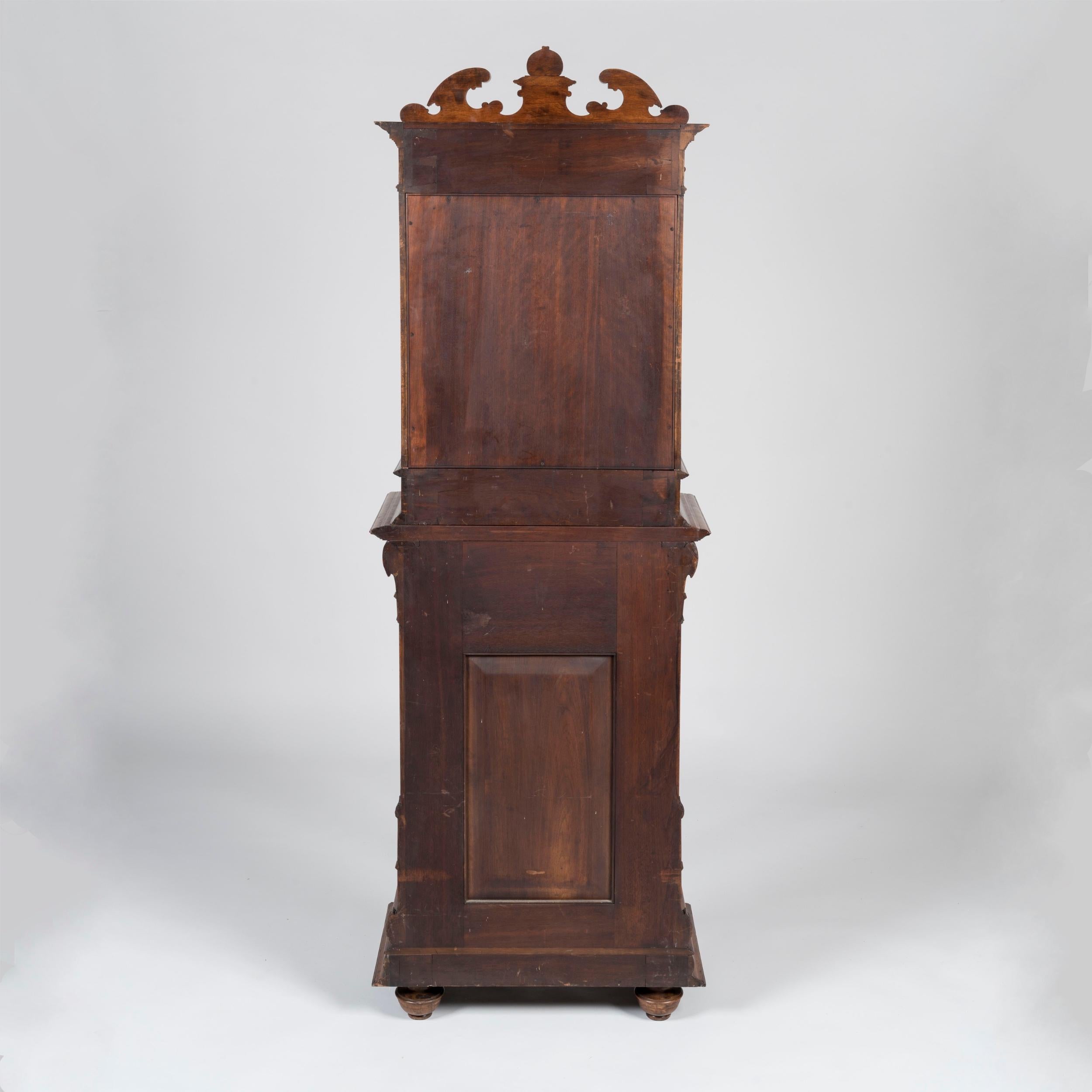 Cabinet en noyer anglais du XIXe siècle de style Renaissance par Gillows en vente 1