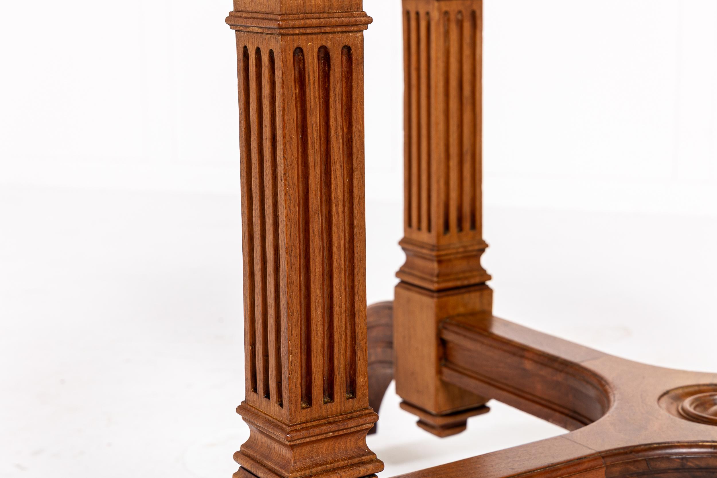 19th Century English Walnut Centre Table In Excellent Condition For Sale In Gloucestershire, GB