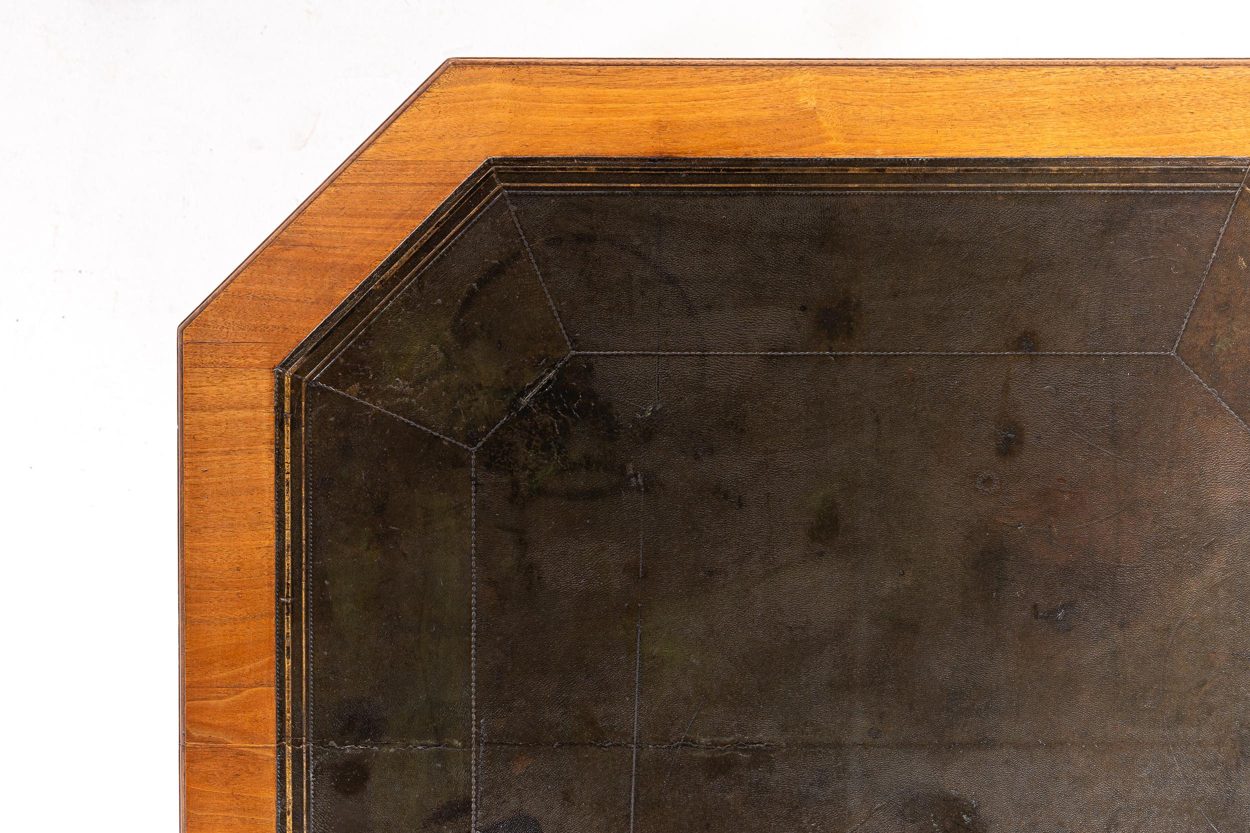 19th Century English Walnut Centre Table For Sale 4