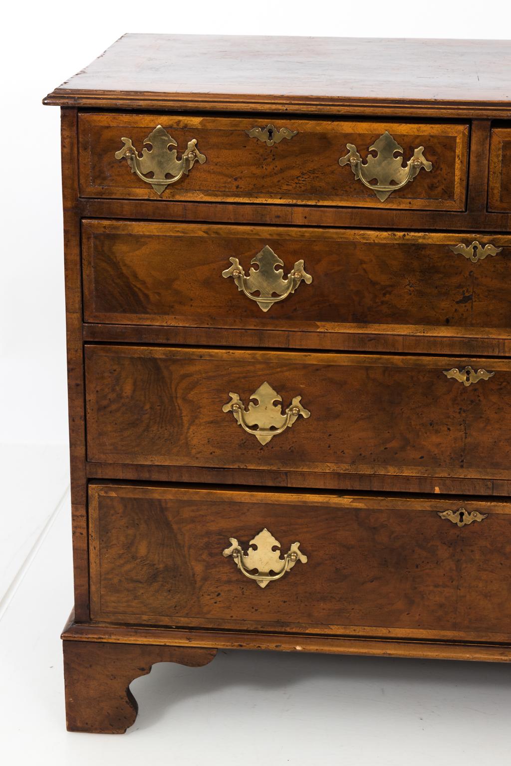 19th Century English Walnut Chest of Drawers In Good Condition In Stamford, CT