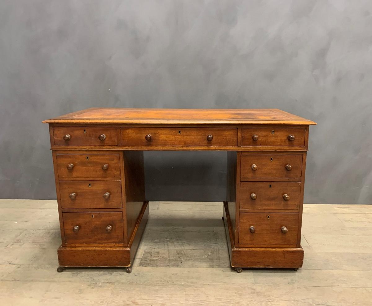 British 19th Century English Walnut Desk For Sale