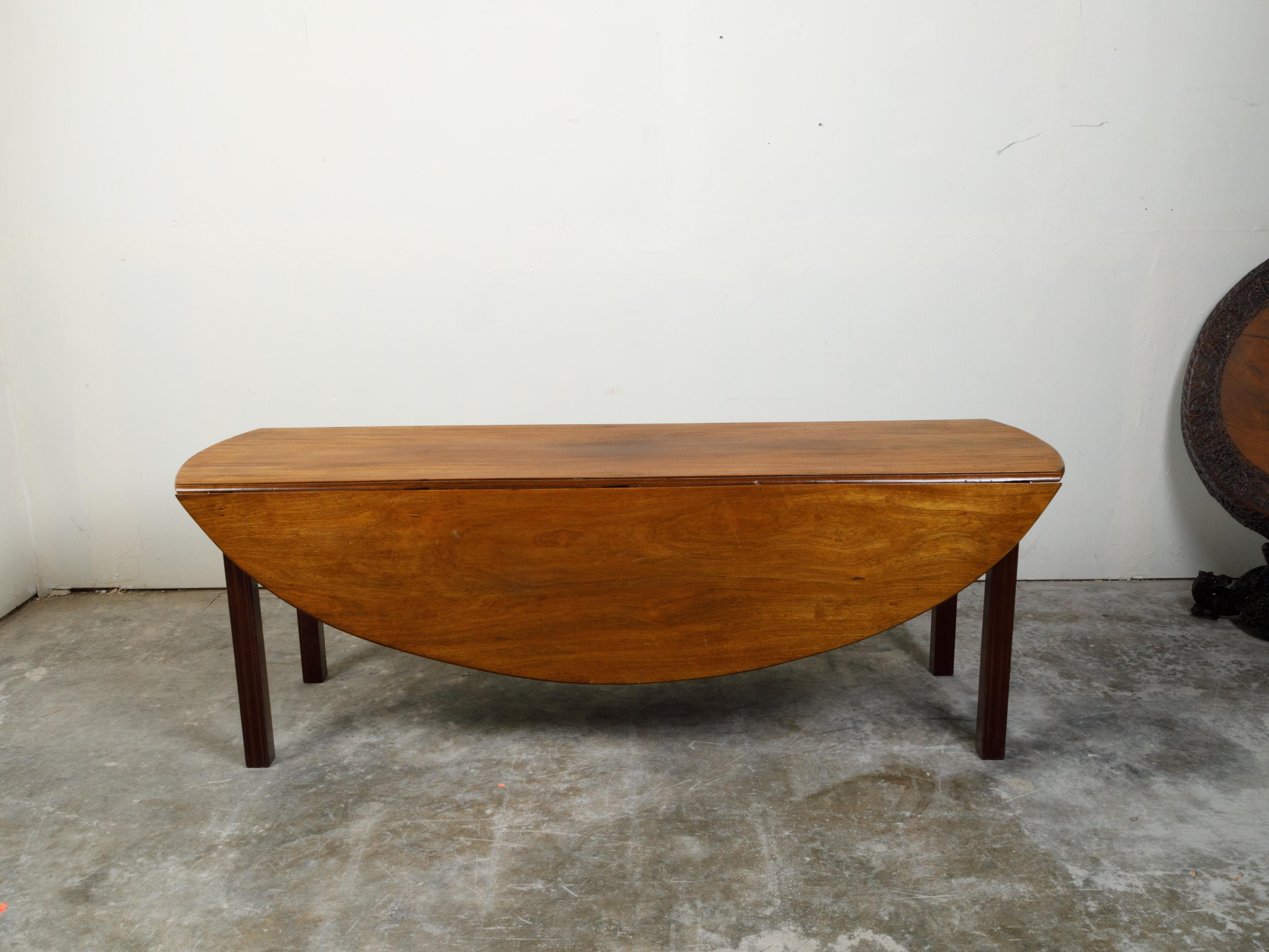 19th Century English Walnut Drop-Leaf Table with Oval Top and Straight Legs For Sale 7