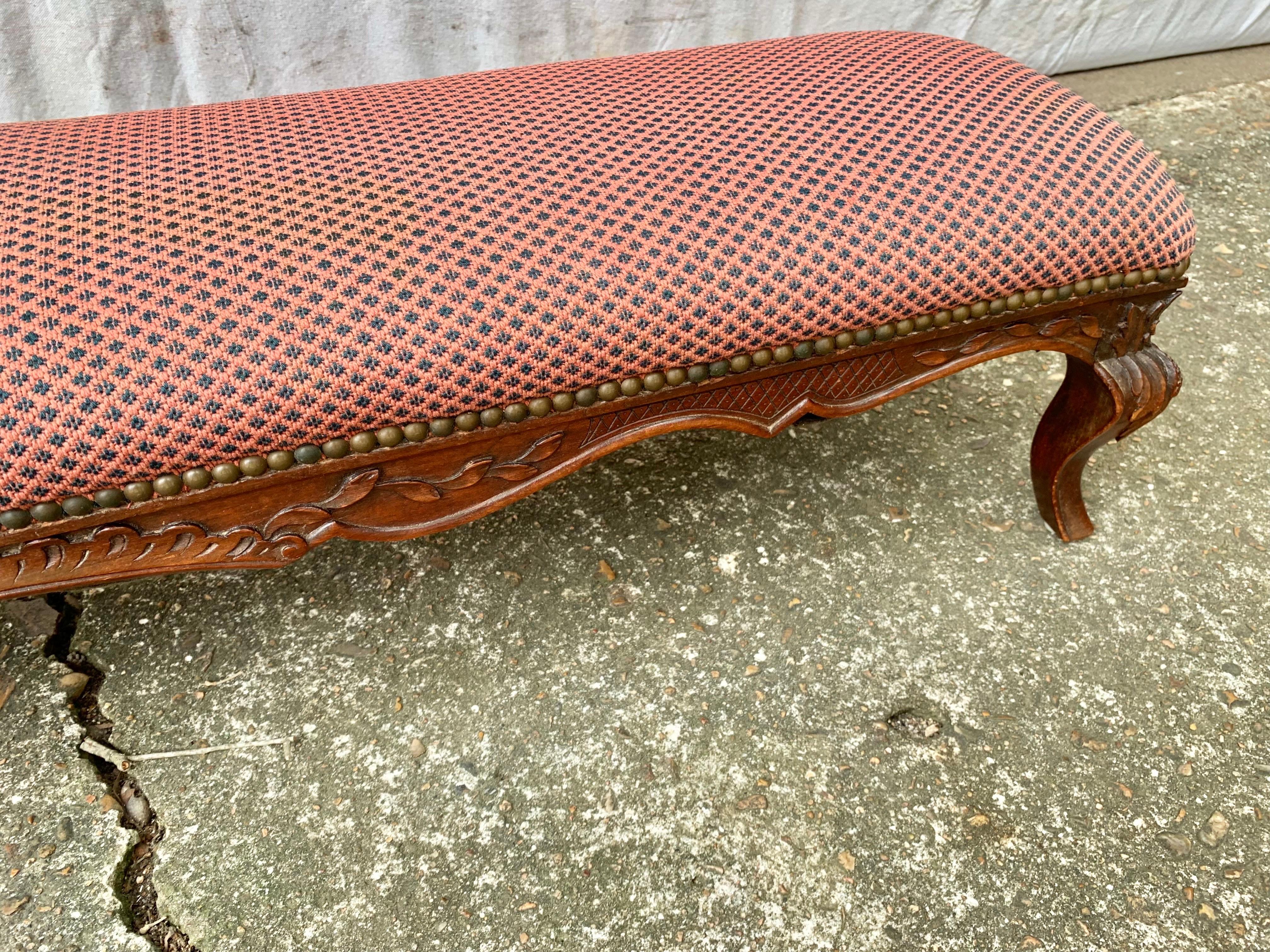 Repose-pieds pour banc de cheminée en noyer anglais du XIXe siècle en vente 8