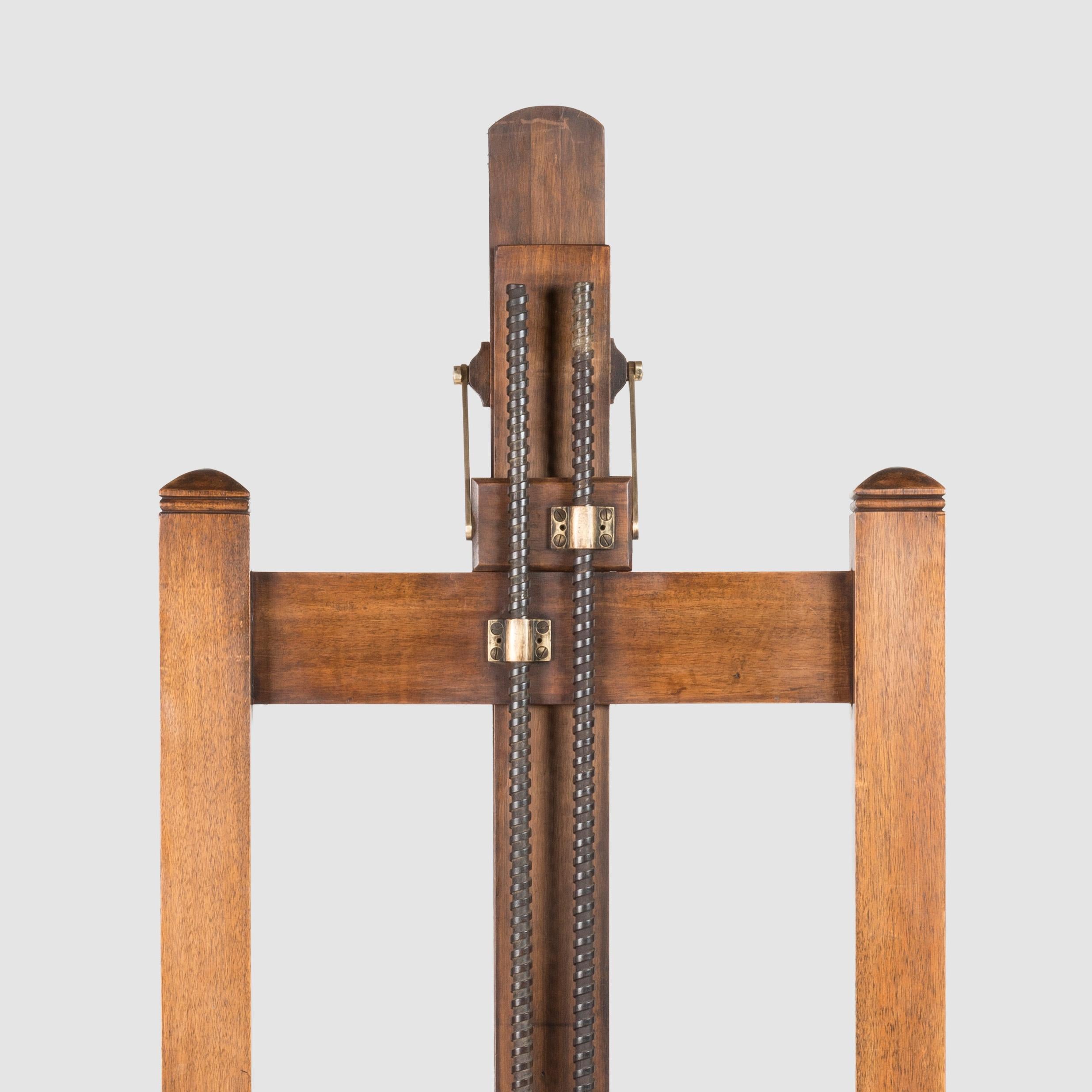 19th Century English Walnut Gallery Easel with Height and Tilting Mechanism In Good Condition For Sale In London, GB