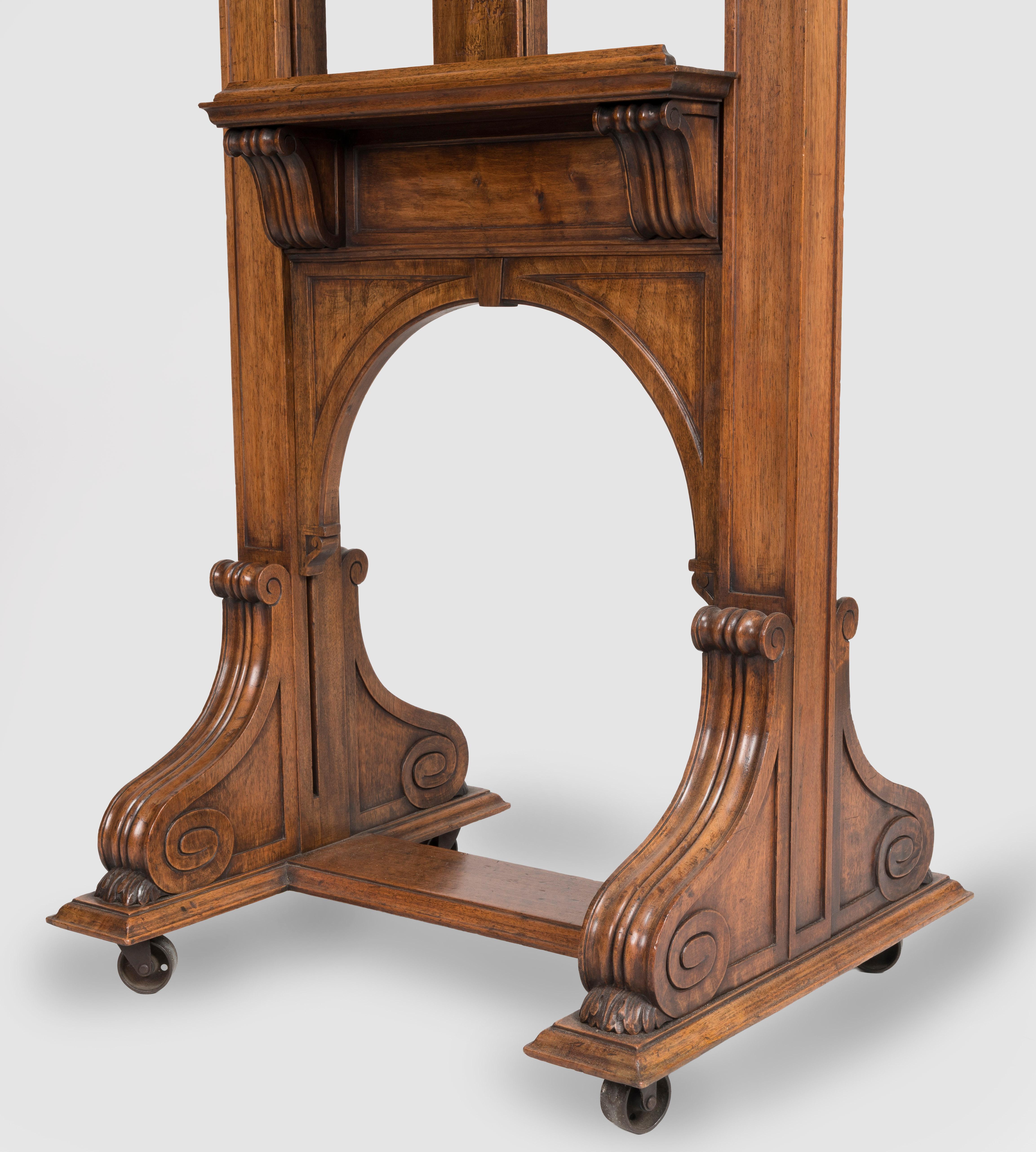 19th Century English Walnut Gallery Easel with Height and Tilting Mechanism For Sale 1
