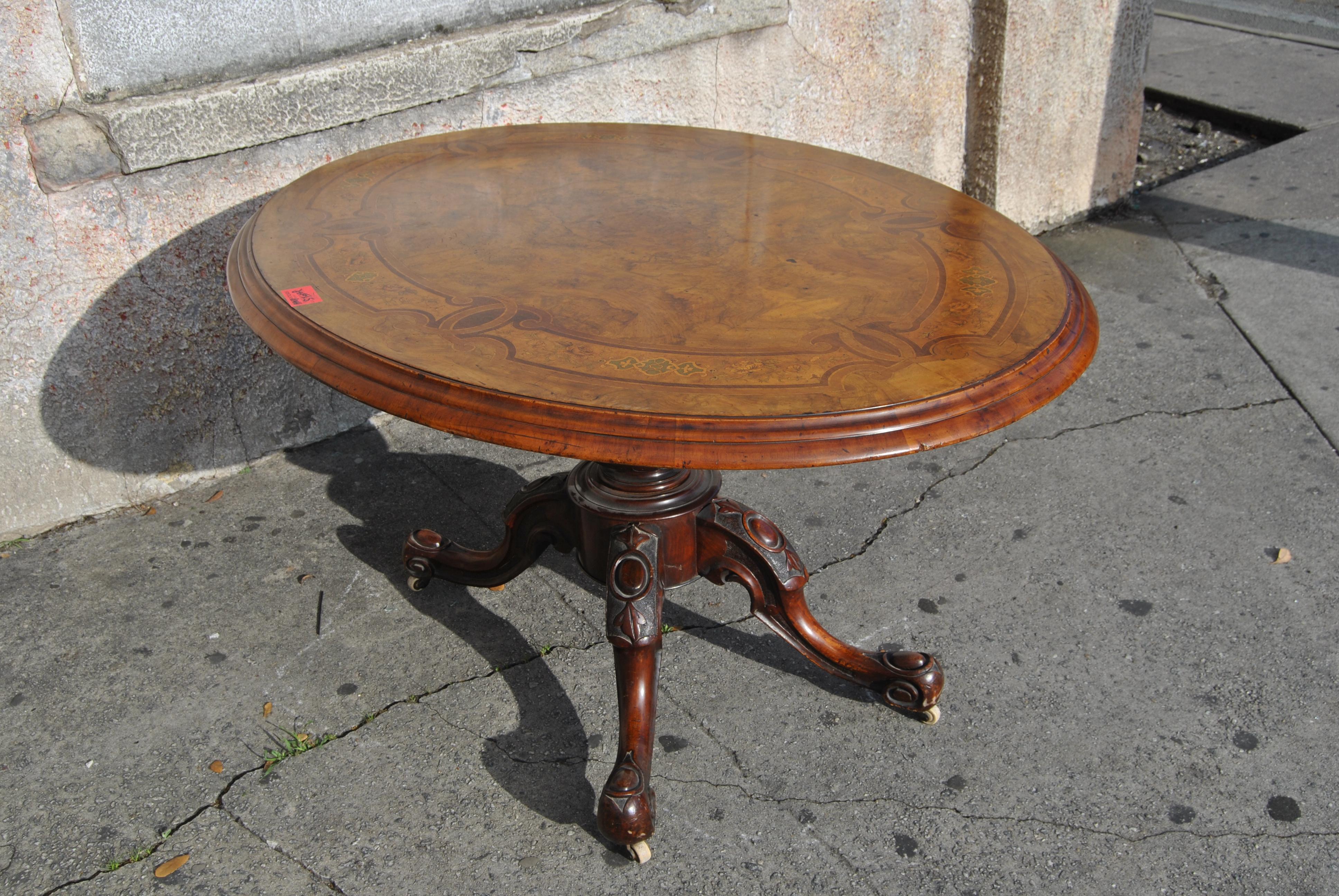 This is a tilt-top table / breakfast table made in England, circa 1850. The top of the table has a nicely molded edge and is finished in a fabulous cut of Kashmir Walnut (this is the finest cut of burr walnut). There is a beautiful and highly inlaid