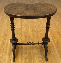 19th Century English Walnut Kidney Shaped Side Table, c.1880
