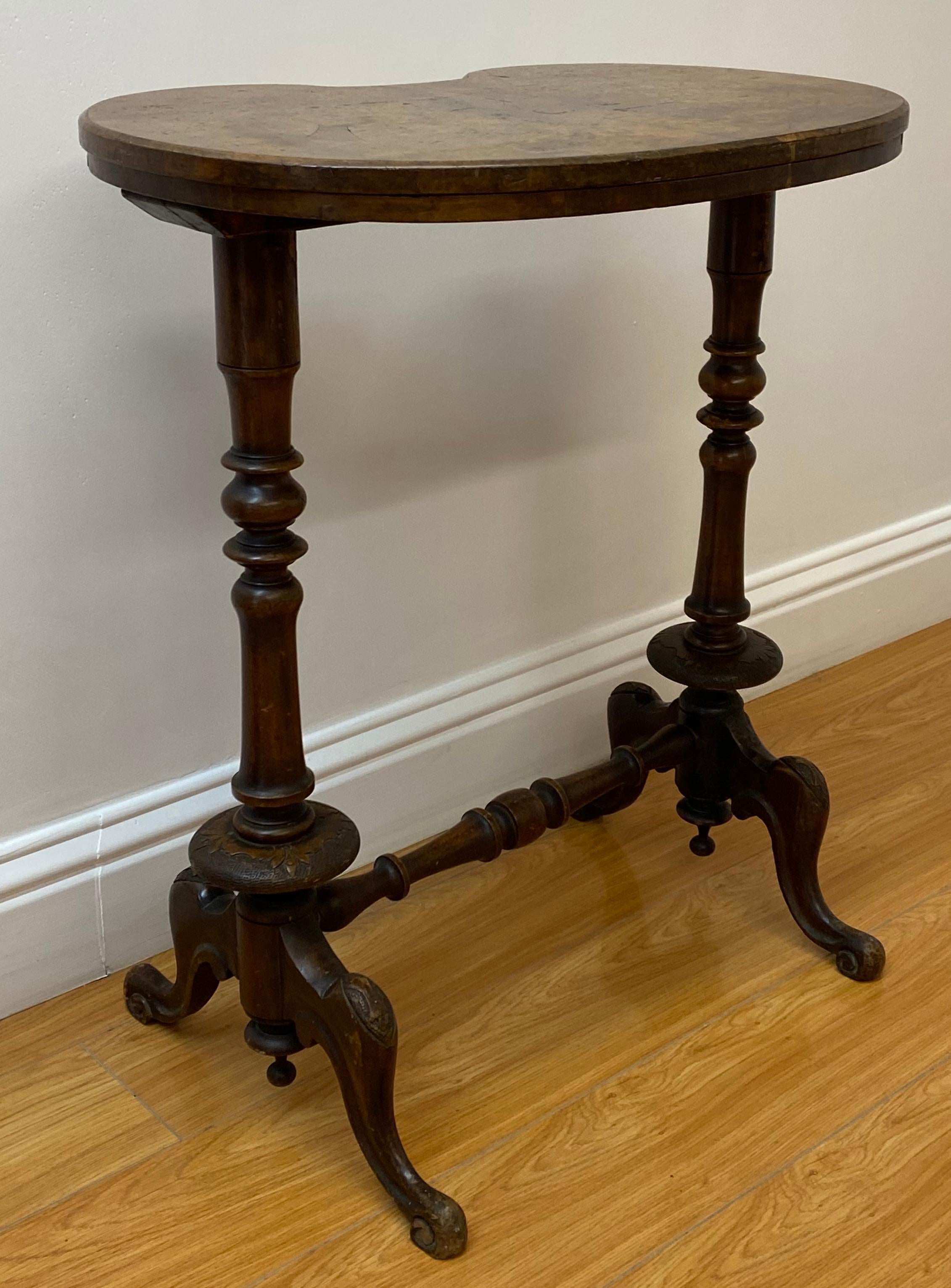 Victorian 19th Century English Walnut Kidney Shaped Side Table, c.1880 For Sale