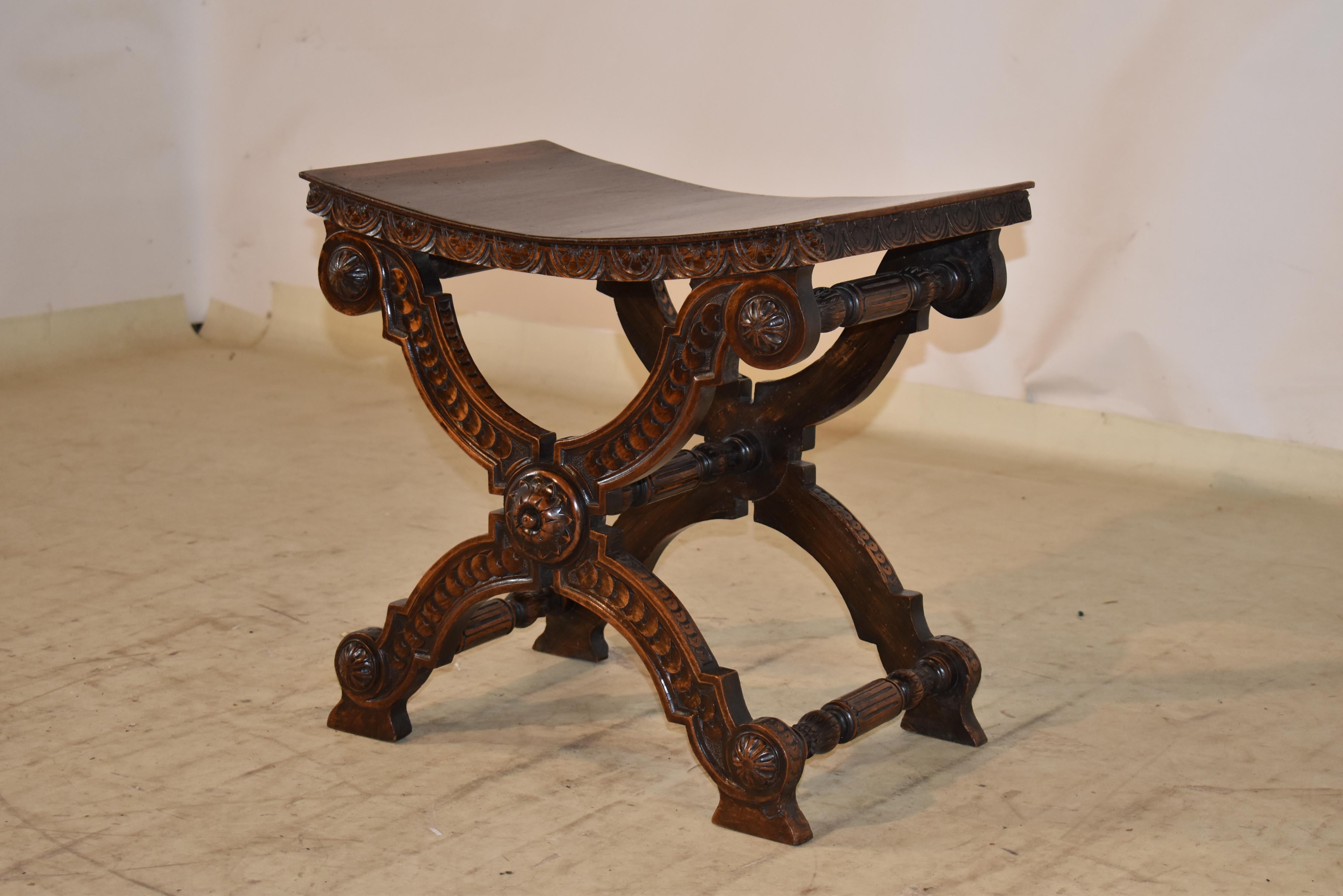 Sculpté à la main Tabouret Savonarola en noyer anglais du XIXe siècle en vente