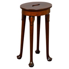 Tabouret anglais du 19ème siècle avec poignée centrale taillée à la main et pieds rembourrés