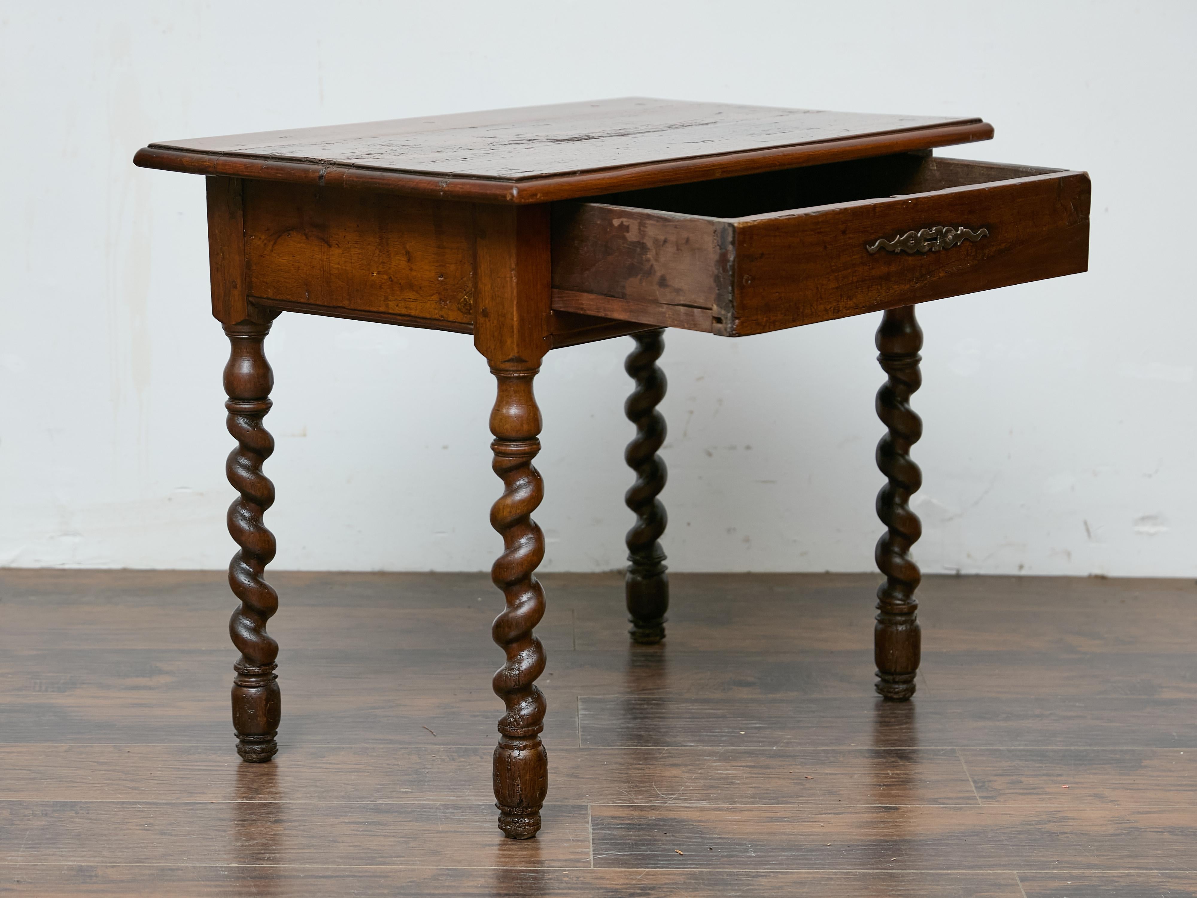 XIXe siècle Table anglaise du 19ème siècle avec pieds torsadés et un seul tiroir en vente