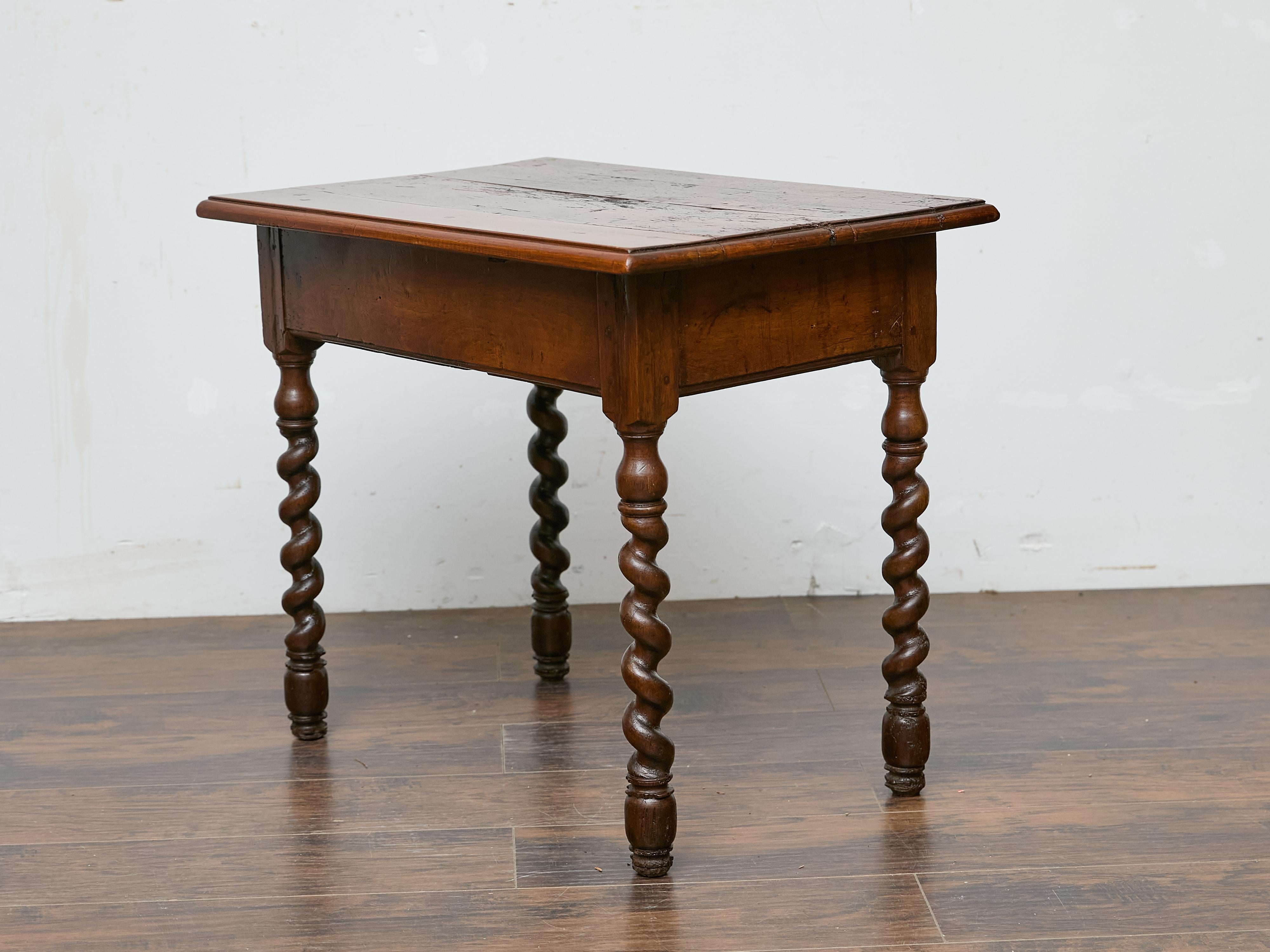 Table anglaise du 19ème siècle avec pieds torsadés et un seul tiroir en vente 1