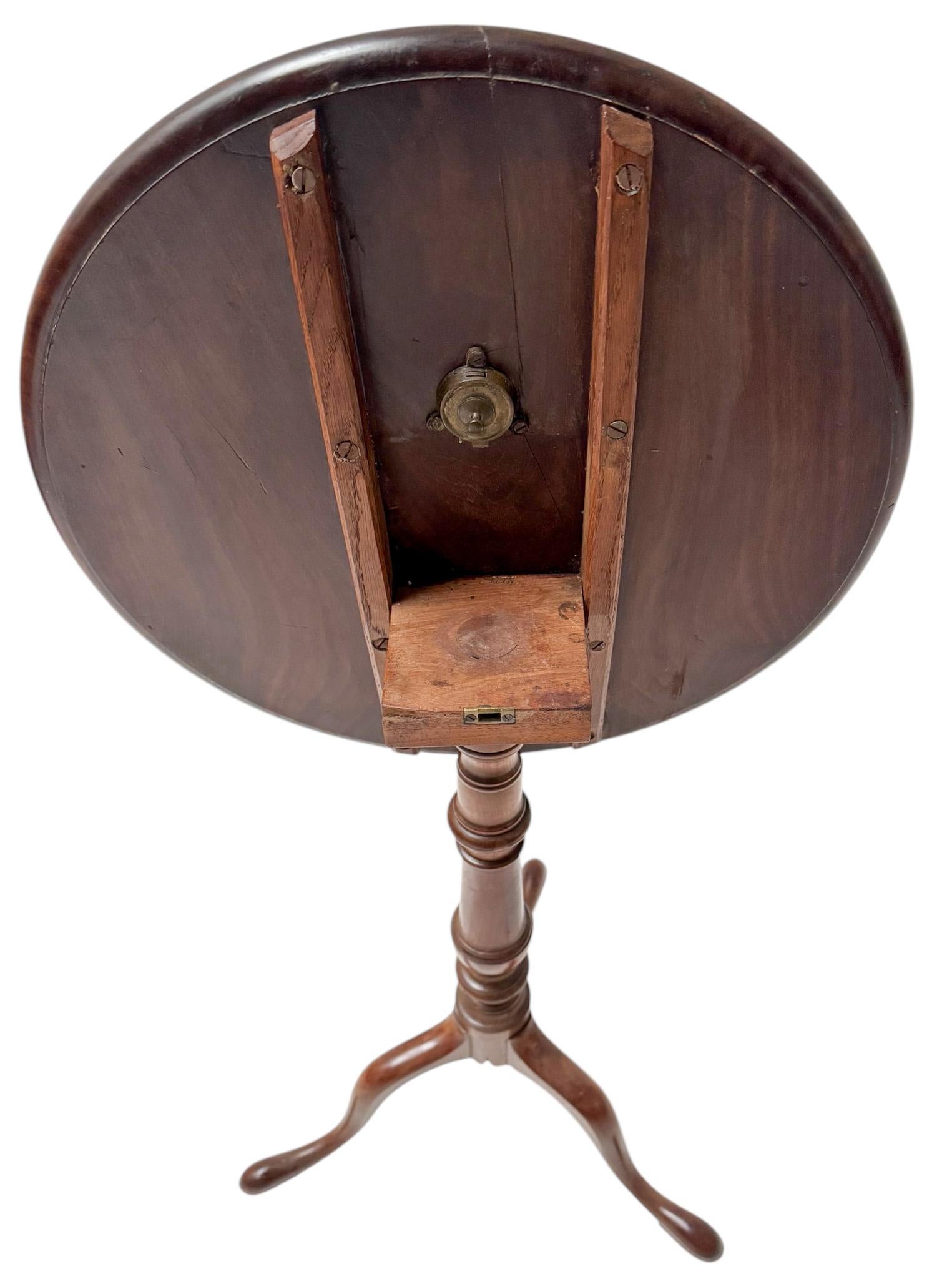 19th Century English Walnut Tilt-Top End Table For Sale 1