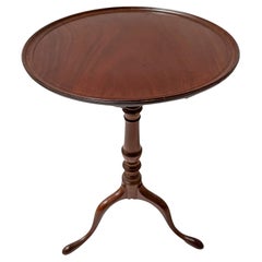 Table d'appoint en noyer anglais du XIXe siècle à plateau basculant