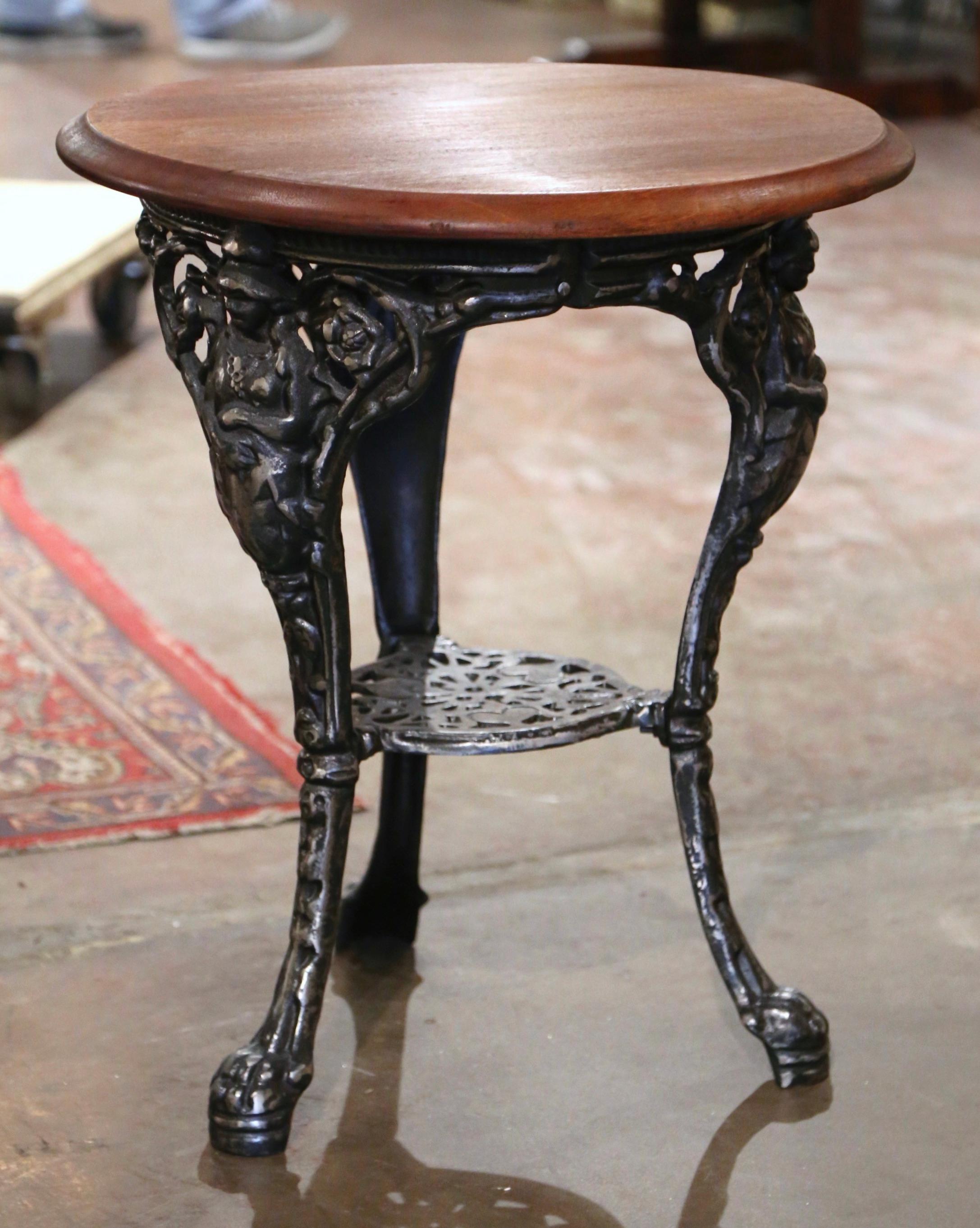 Englischer Garten-Bistrot-Tisch aus poliertem Eisen mit Nussbaumholzplatte aus dem 19. Jahrhundert  (Napoleon III.) im Angebot