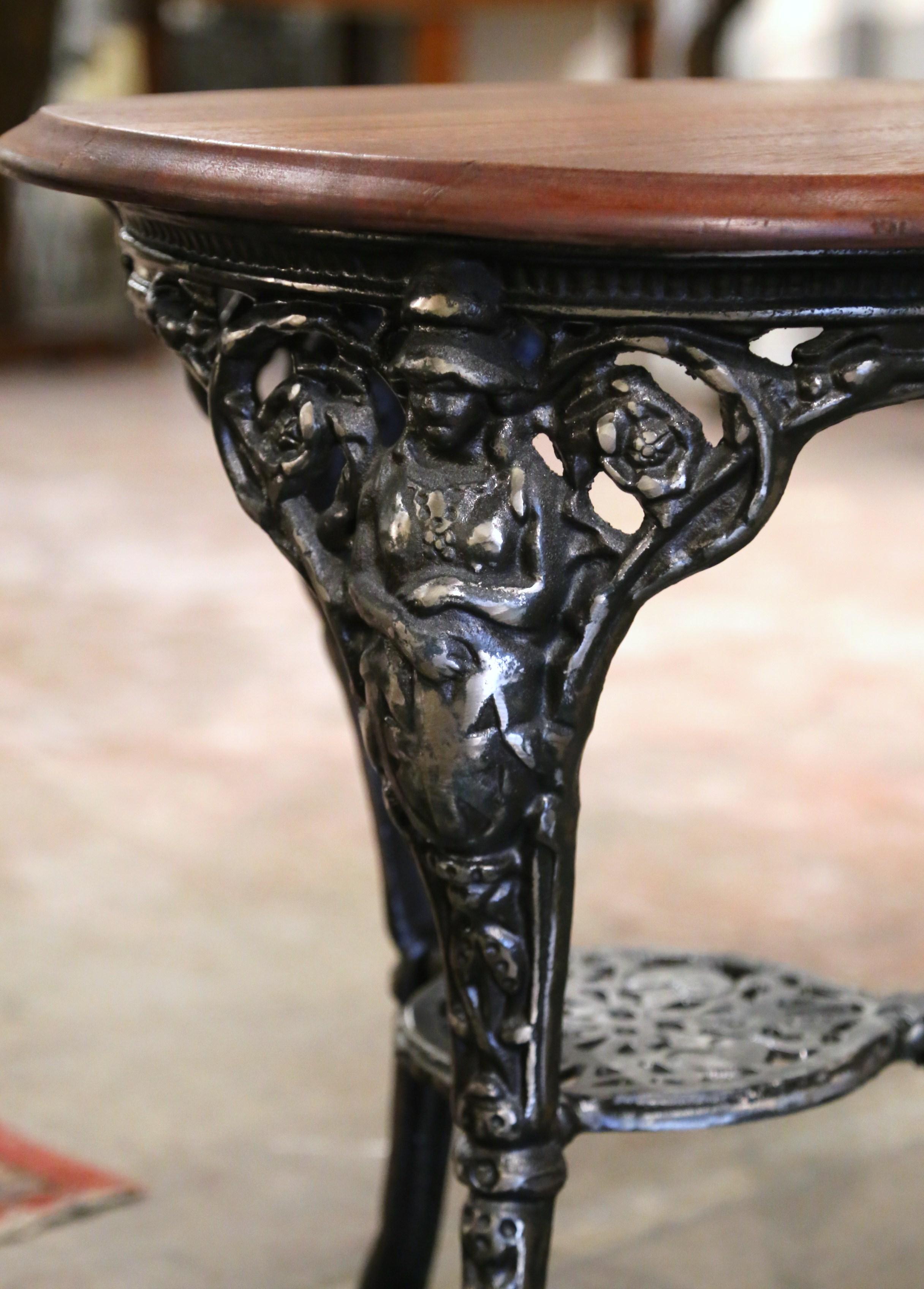 Englischer Garten-Bistrot-Tisch aus poliertem Eisen mit Nussbaumholzplatte aus dem 19. Jahrhundert  im Angebot 4