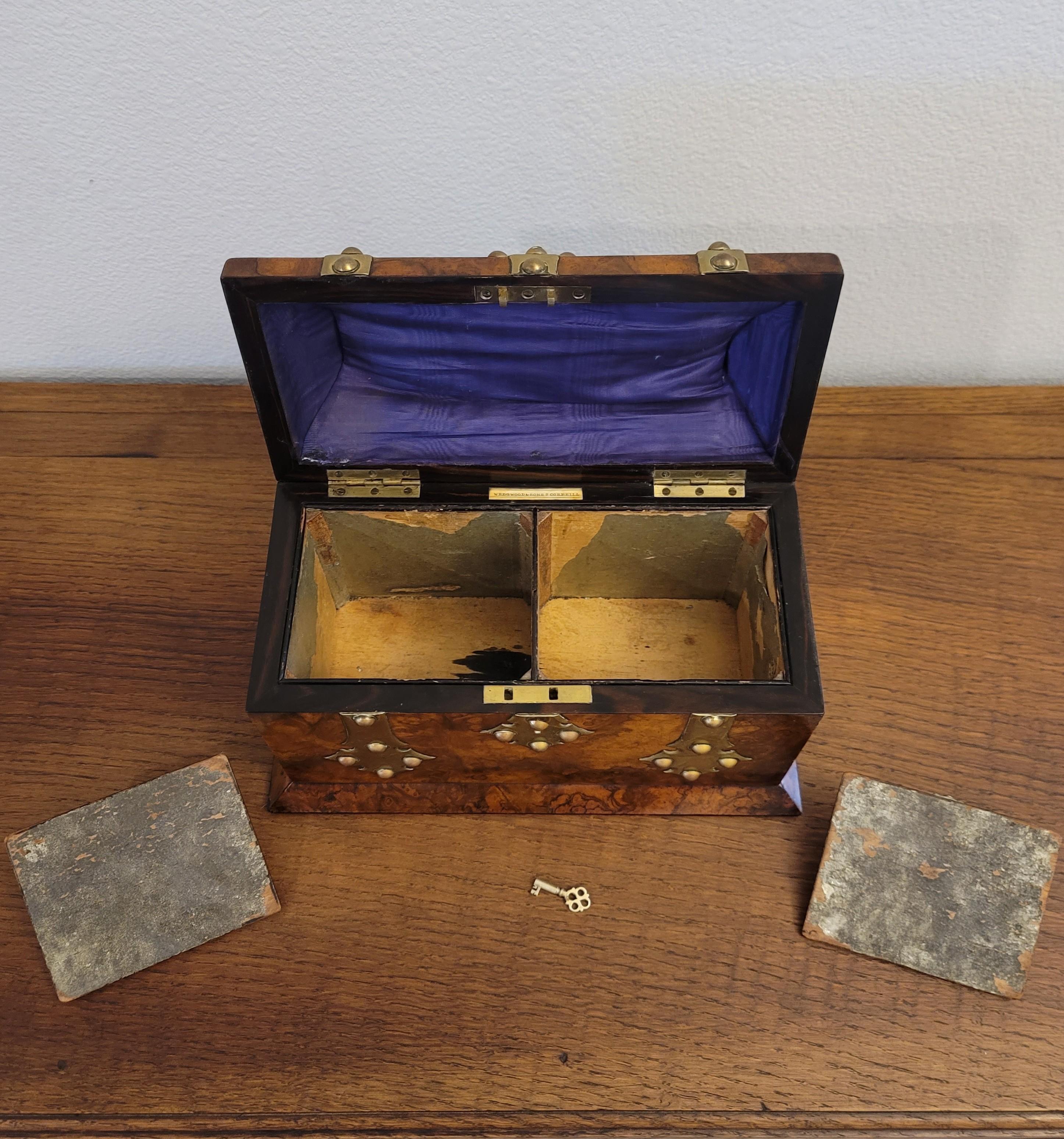 19th Century English Wedgewood Retailed Burl Walnut Tea Caddy  For Sale 4