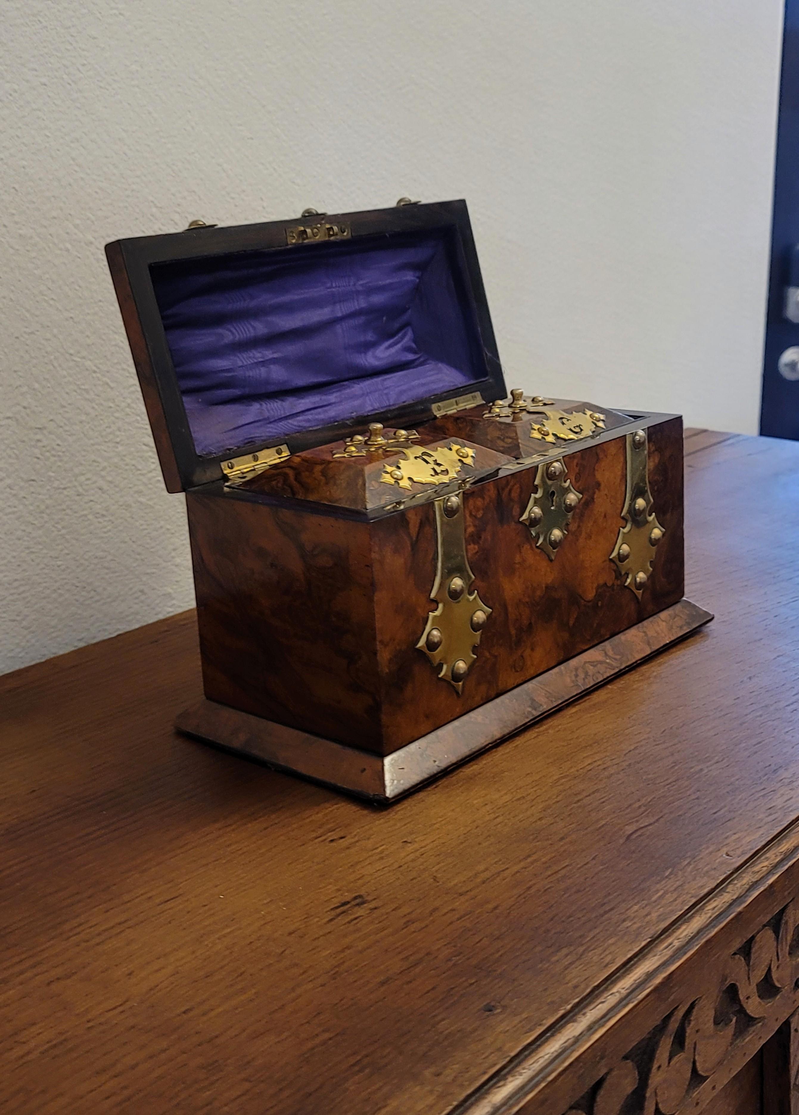 19th Century English Wedgewood Retailed Burl Walnut Tea Caddy  For Sale 1