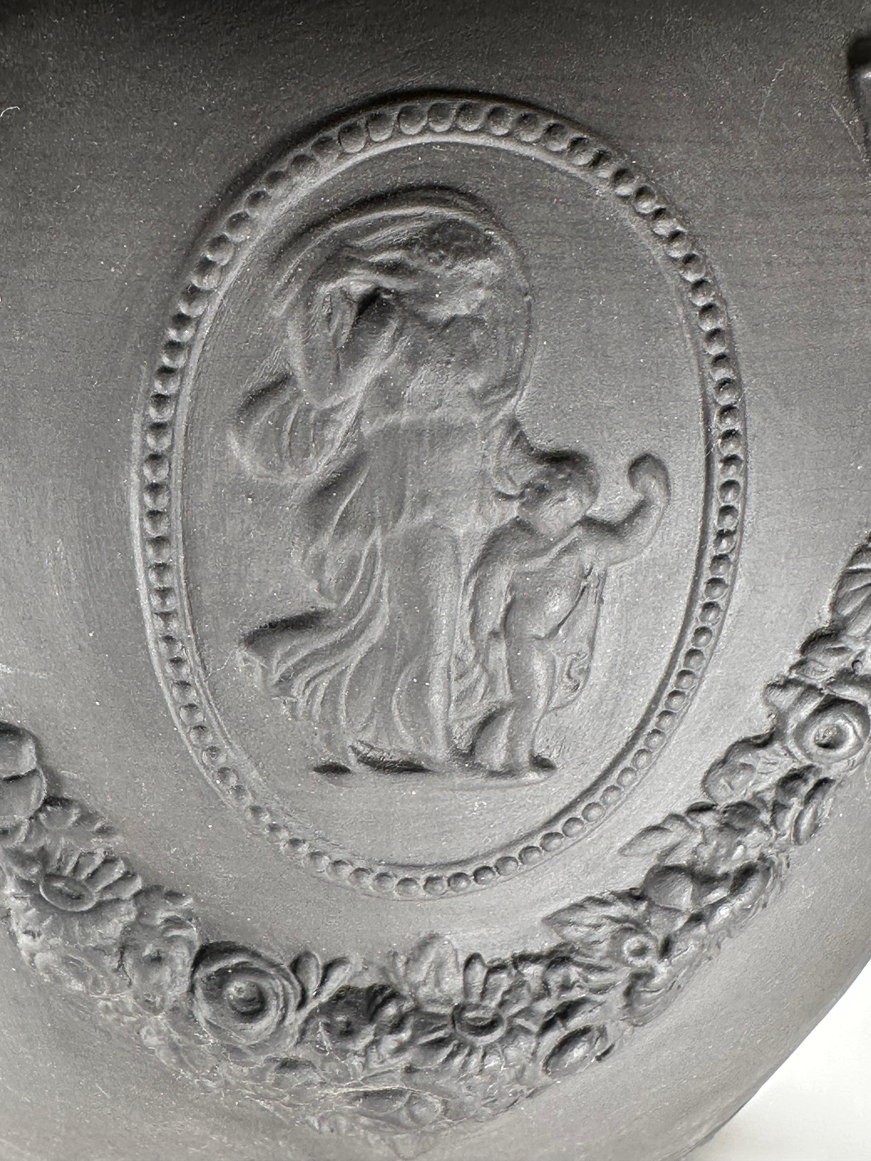 Lampe de table à urne en basalte noir du 19e siècle de Wedgwood (Angleterre) en vente 4