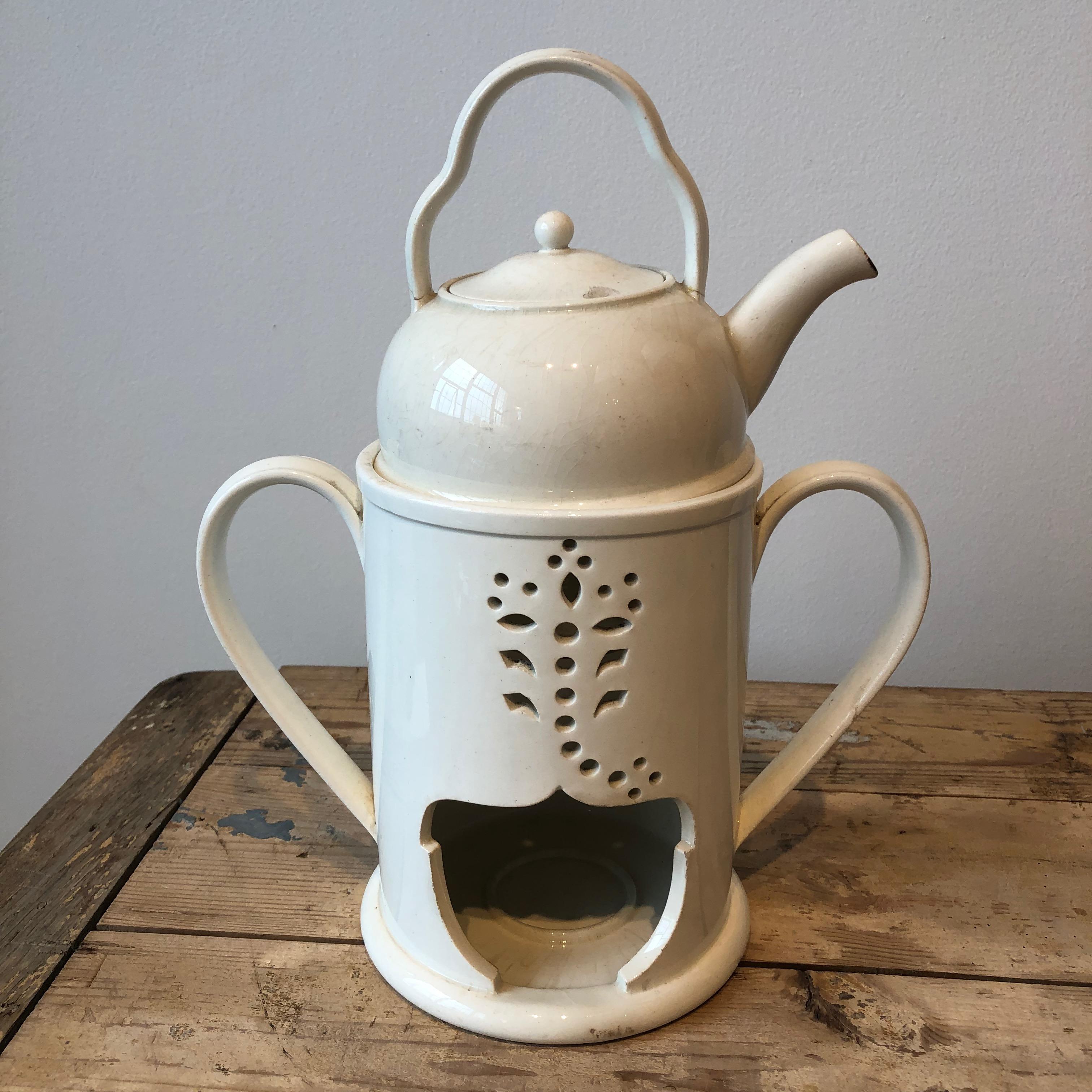 19th century English Wedgwood creamware pot and warmer, circa 1817.